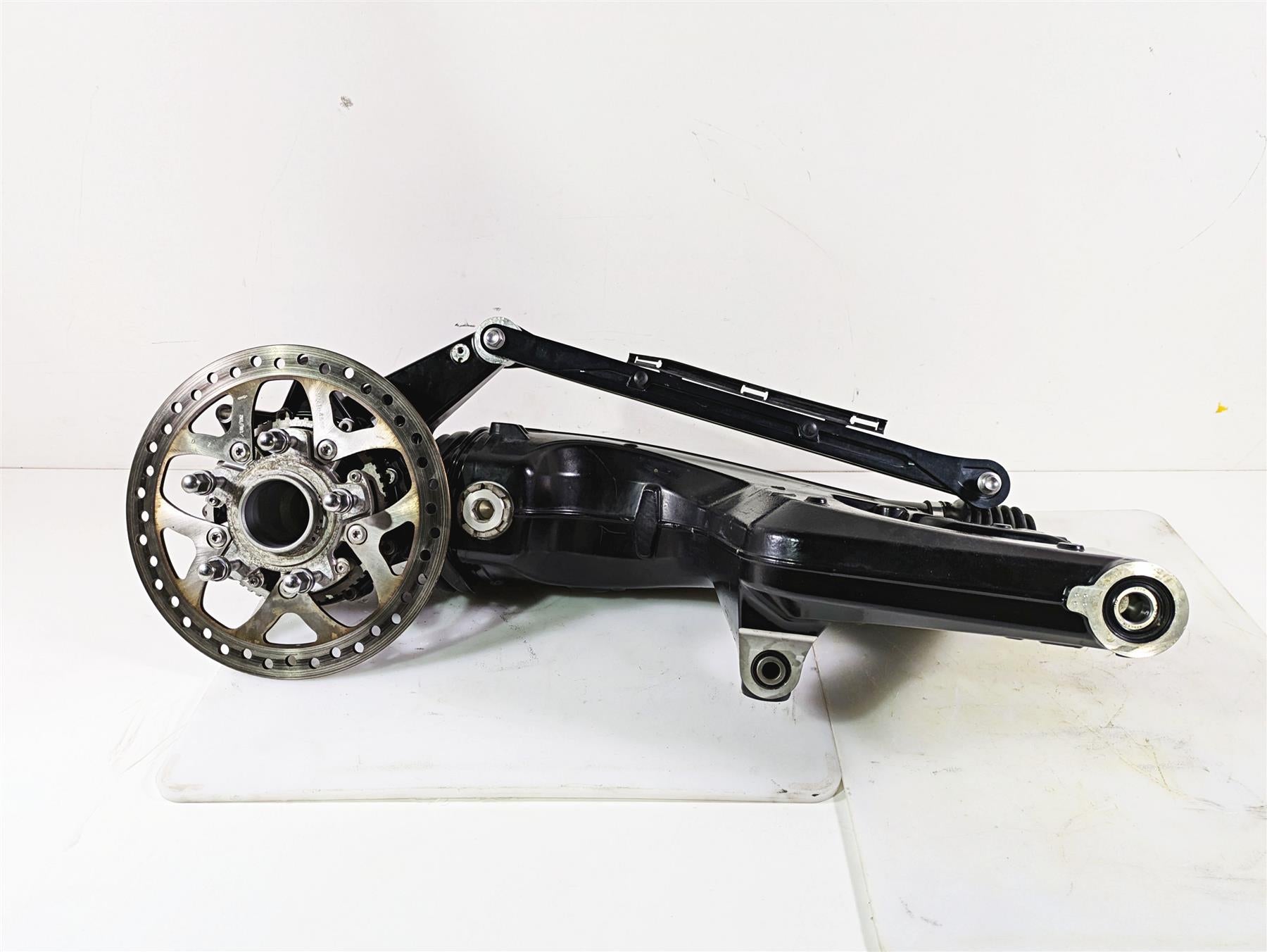 2015 Triumph Tiger Explorer XC Differential Swingarm Drive Shaft T1275555 {{ shop.shopifyCountryName }} - Mototech271