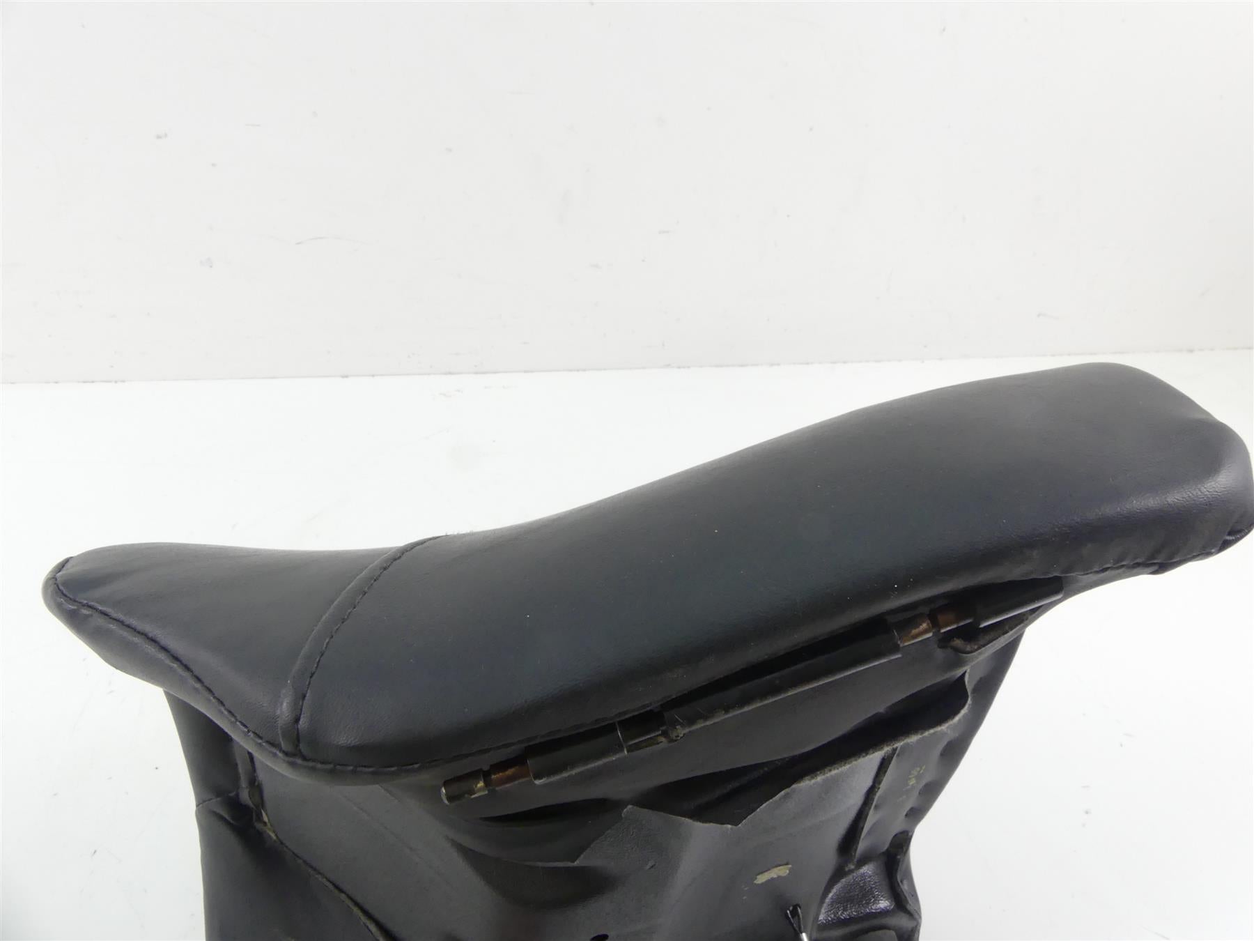 2013 Harley VRSCF Muscle V-Rod Front Ride Driver Saddle Seat - No Tears 52433-09 {{ shop.shopifyCountryName }} - Mototech271