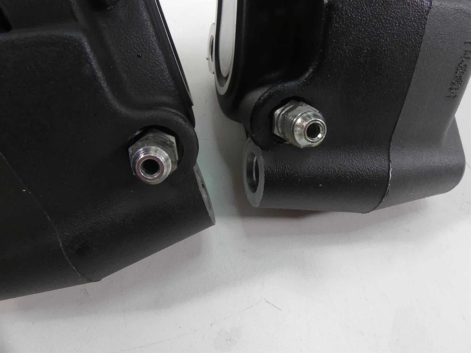 2016 Harley FXDLS Dyna Low Rider Front Brake Caliper Set 41300001 41300002 {{ shop.shopifyCountryName }} - Mototech271