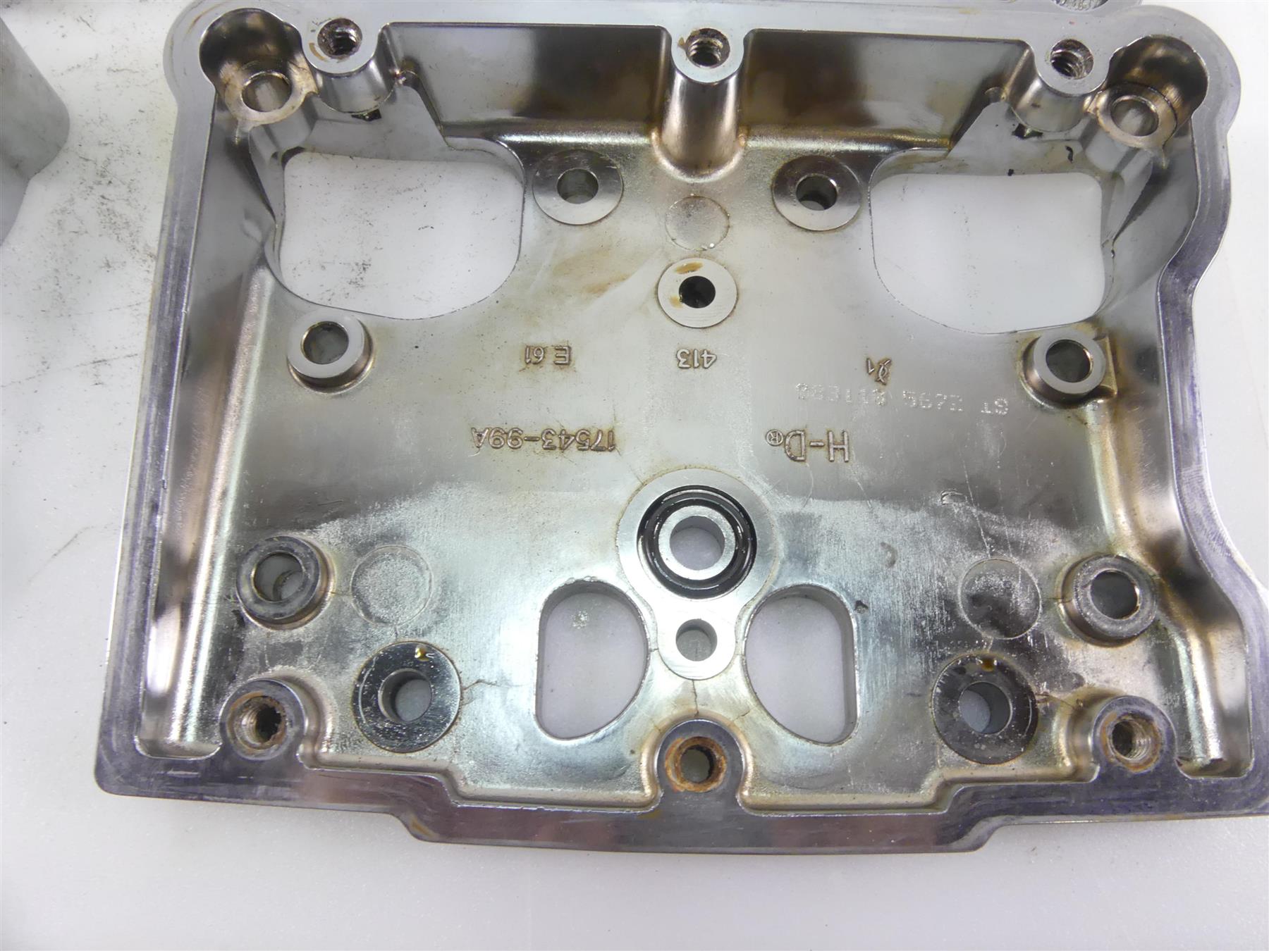 2011 Harley Touring FLTRU Road Glide Rocker Box Valve Cover Set 17571-99 {{ shop.shopifyCountryName }} - Mototech271