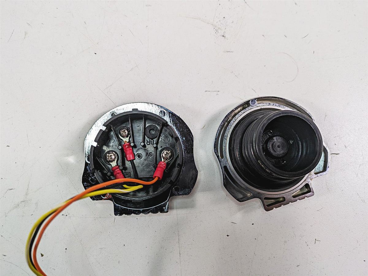 2009 Harley Softail FLSTSB Cross Bones Skull Fuel Gas Level Gauge Cap 75098-08A {{ shop.shopifyCountryName }} - Mototech271