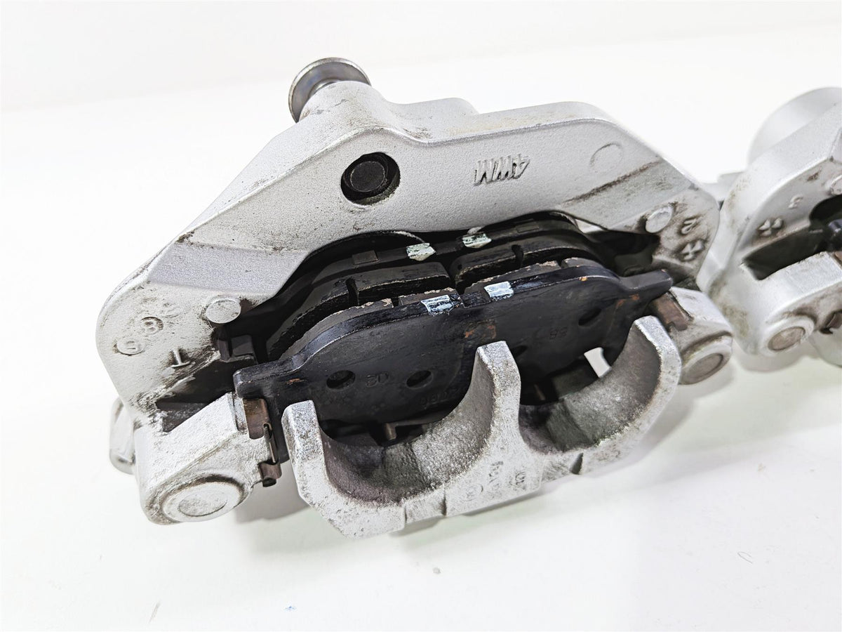 2006 Yamaha XVZ1300 Royal Star Front Brake Calipers 4WM-2580T-01 4WM-2580U-01 {{ shop.shopifyCountryName }} - Mototech271