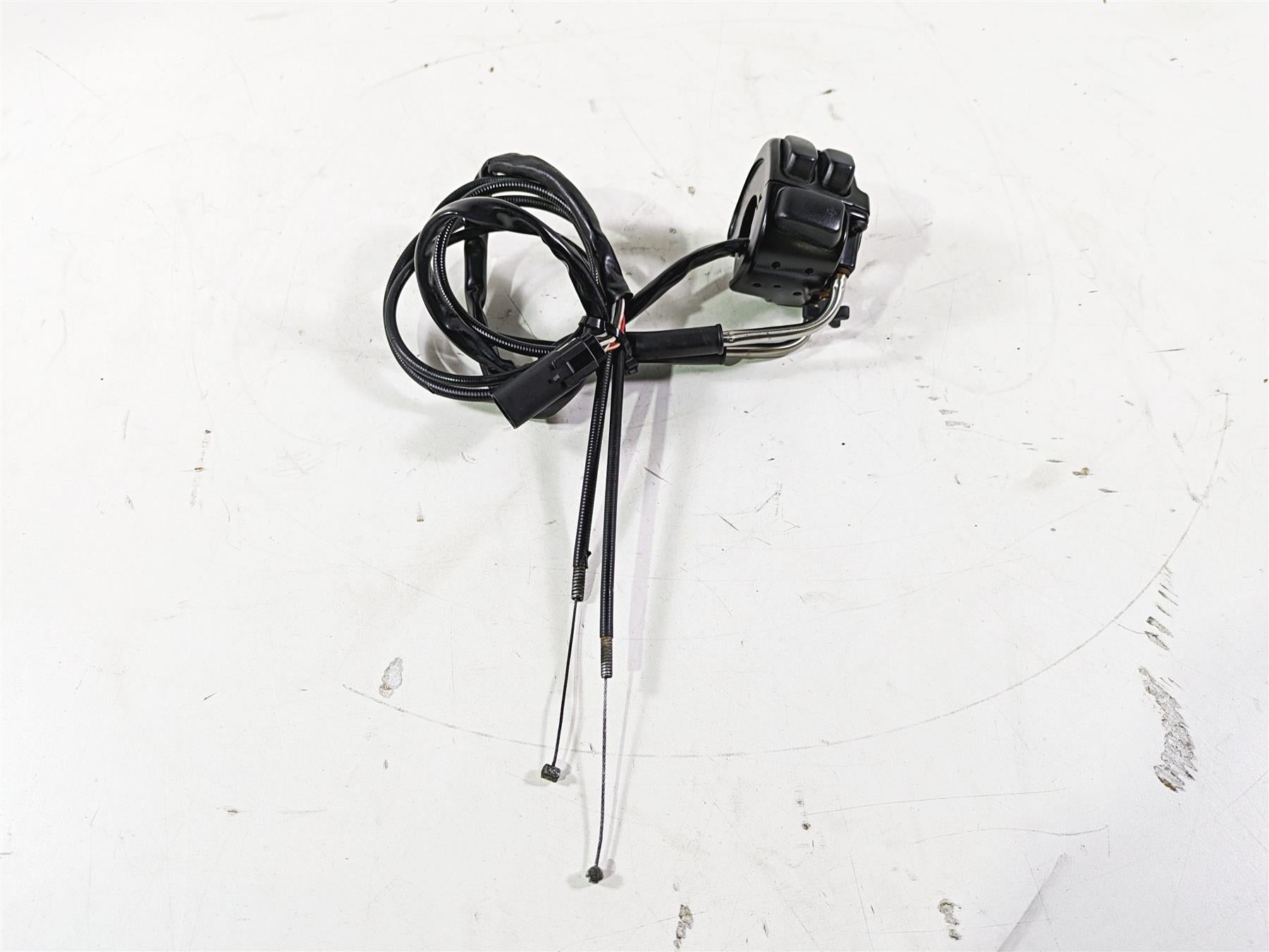 2013 Harley VRSCDX Night Rod Sp Right Hand Start Control Switch 71684-06A {{ shop.shopifyCountryName }} - Mototech271