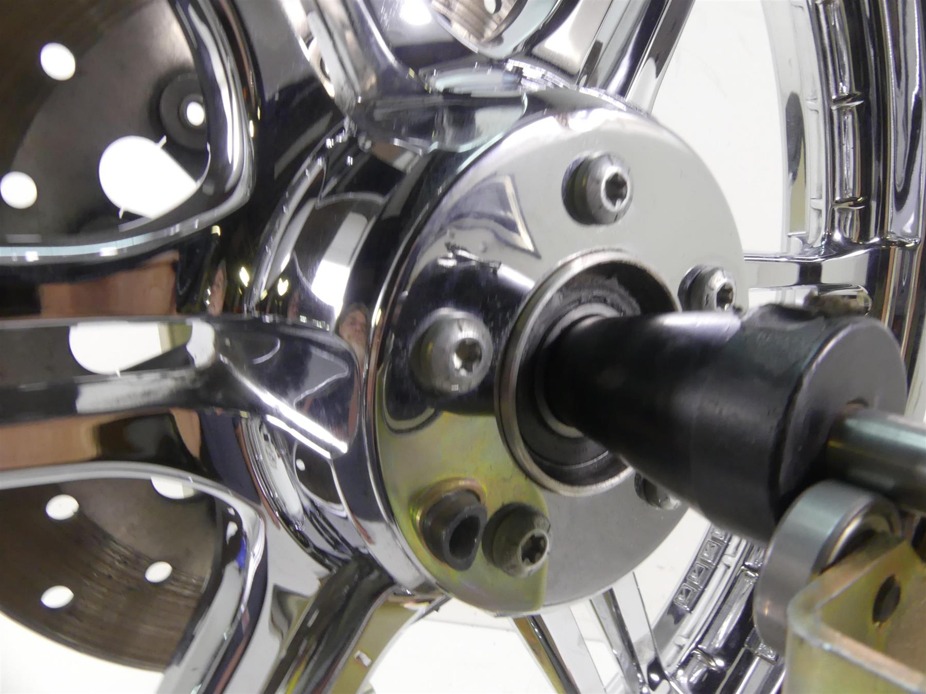 2009 Harley FXDL Dyna Low Rider Slotted 6 Spoke 19x2.5 Chrome Wheel - Read {{ shop.shopifyCountryName }} - Mototech271