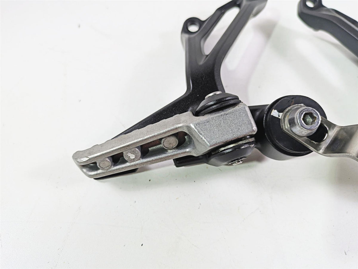 2020 Kawasaki Z900 ZR900 Rear Passenger Footpeg Rest Set 35063-1452-18R {{ shop.shopifyCountryName }} - Mototech271