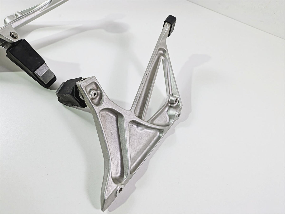 2019 BMW R1250RT K52 Rear Passenger Footpeg Set 46718534789 46718534790 {{ shop.shopifyCountryName }} - Mototech271