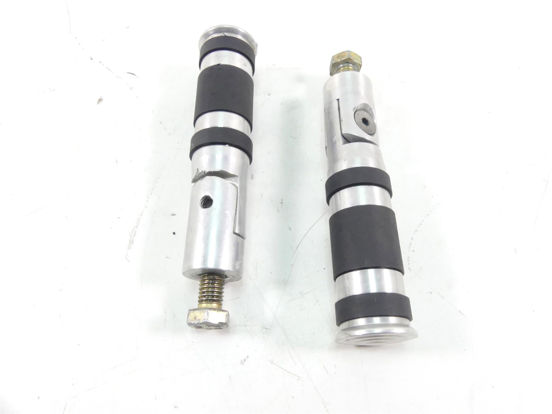 2017 Harley Softail FXSB Breakout Rear Aluminum Passenger Footpeg Set 50943-05A {{ shop.shopifyCountryName }} - Mototech271