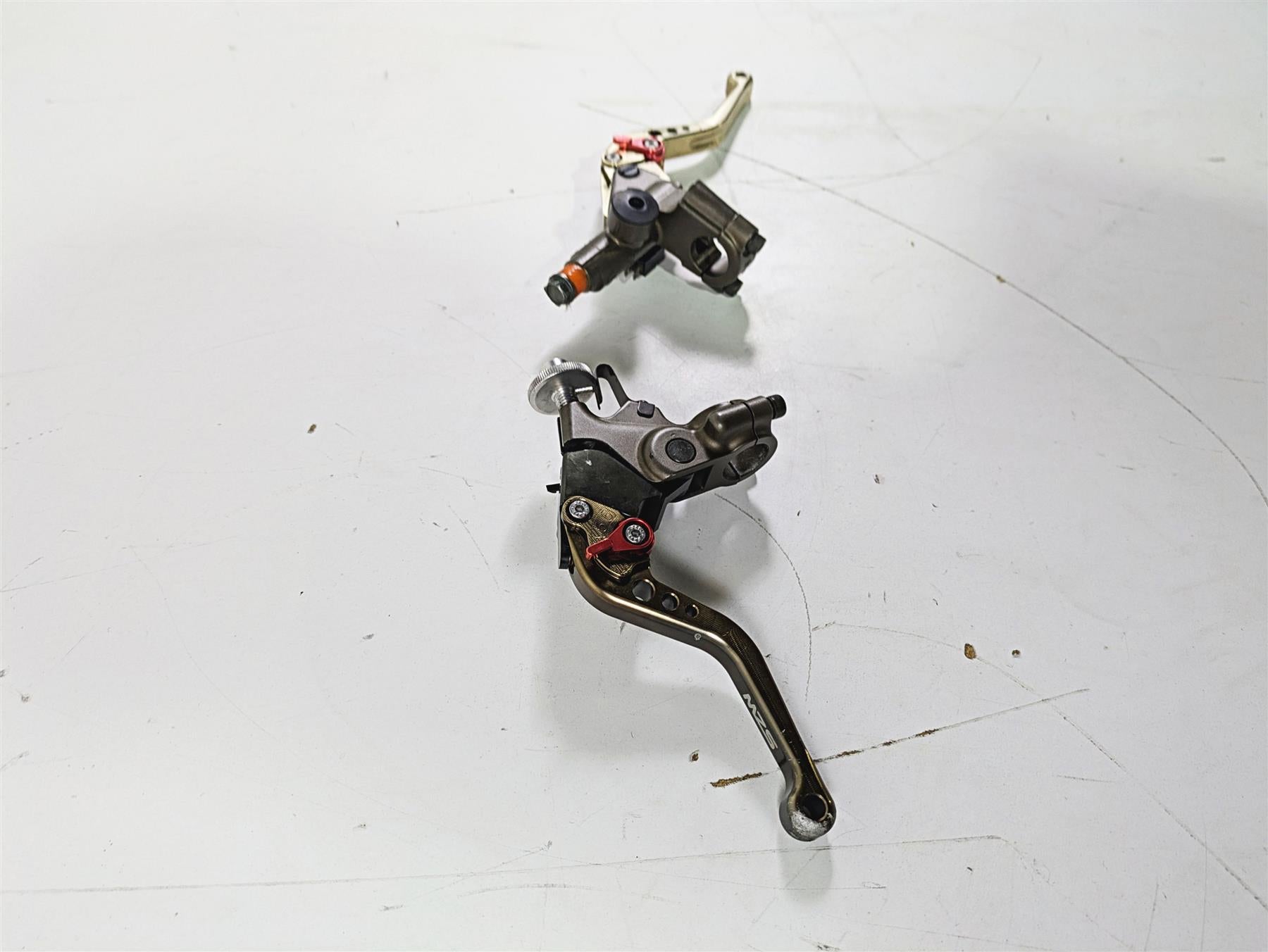 2005 Kawasaki ZX1000 ZX10R Ninja Clutch Perch & Master Cylinder -Read 43015-0031 {{ shop.shopifyCountryName }} - Mototech271