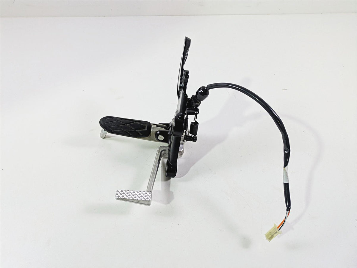 2023 Suzuki GSX1300 RR Hayabusa Right Front Footpeg & Brake Pedal 43510-10L00 {{ shop.shopifyCountryName }} - Mototech271