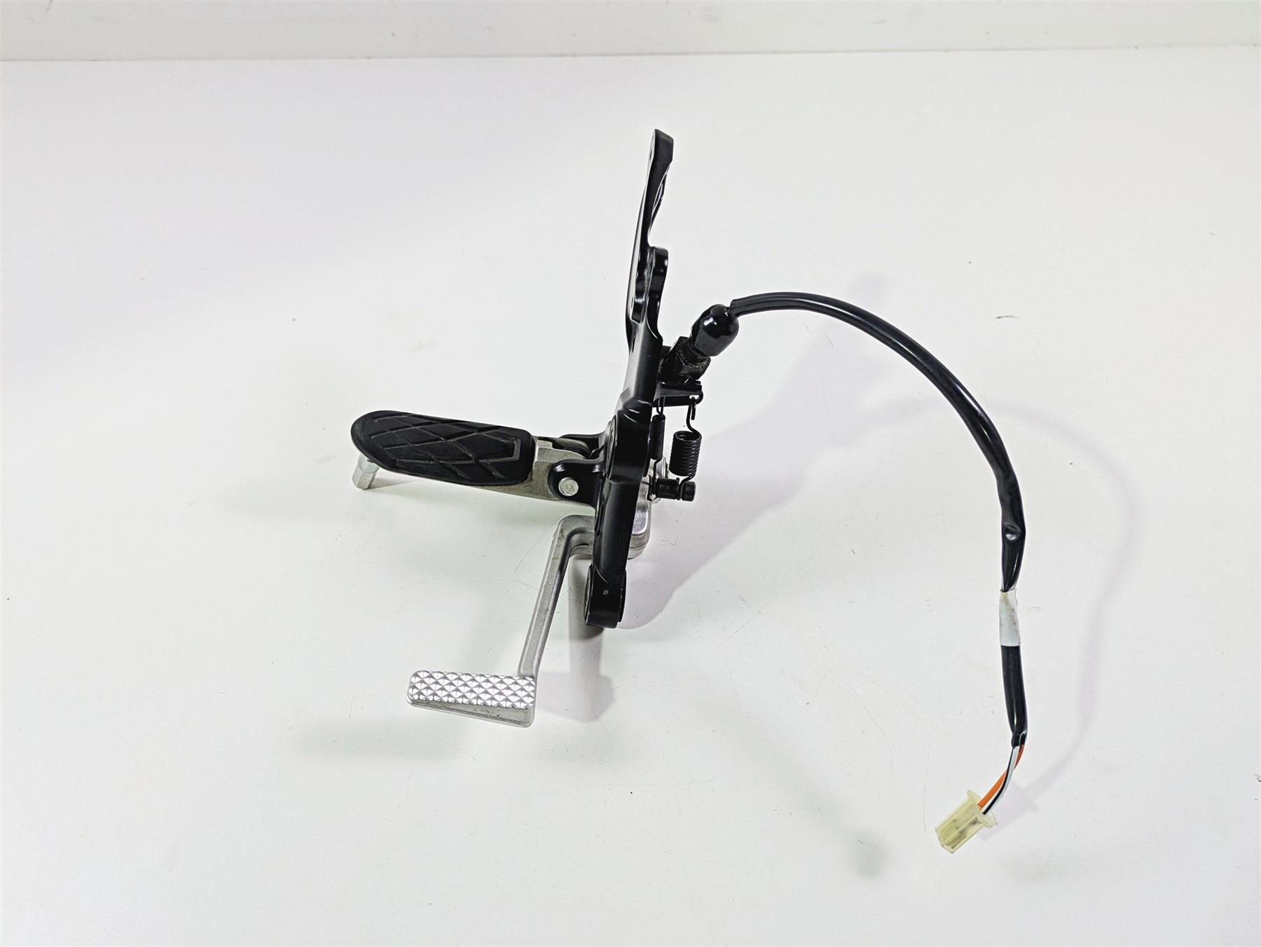 2023 Suzuki GSX1300 RR Hayabusa Right Front Footpeg & Brake Pedal 43510-10L00 {{ shop.shopifyCountryName }} - Mototech271