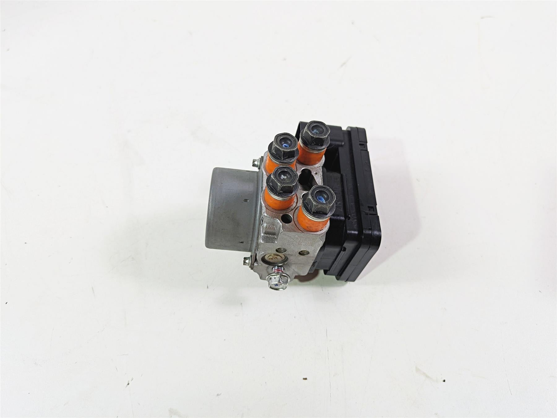 2020 Kawasaki Z900 ZR900 Abs Brake Pump Unit Module 16082-0810 {{ shop.shopifyCountryName }} - Mototech271
