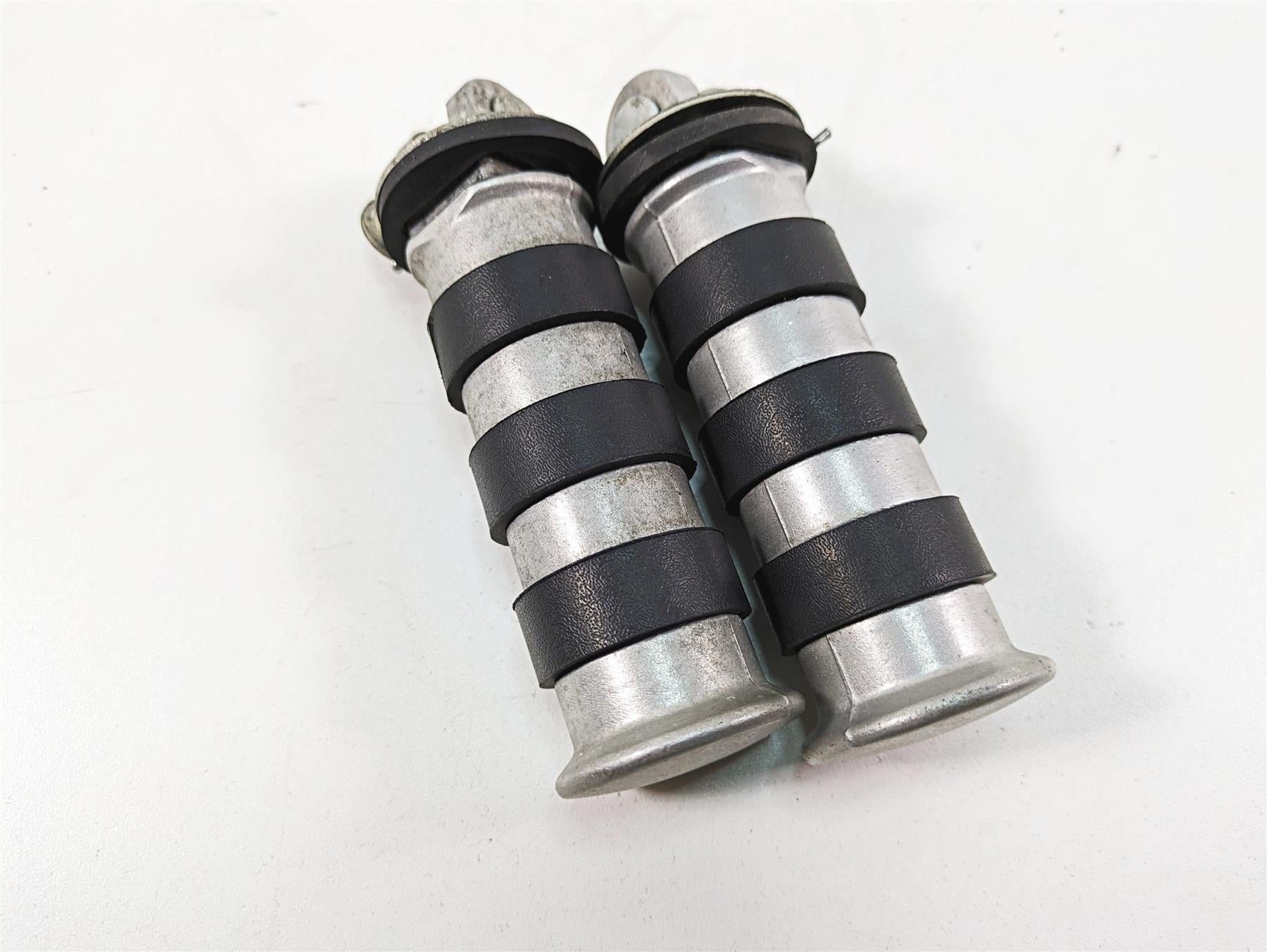 2006 Honda VT1100 C2 Shadow Rear Passenger Footpeg Rest Set 50715-MBA-020 {{ shop.shopifyCountryName }} - Mototech271