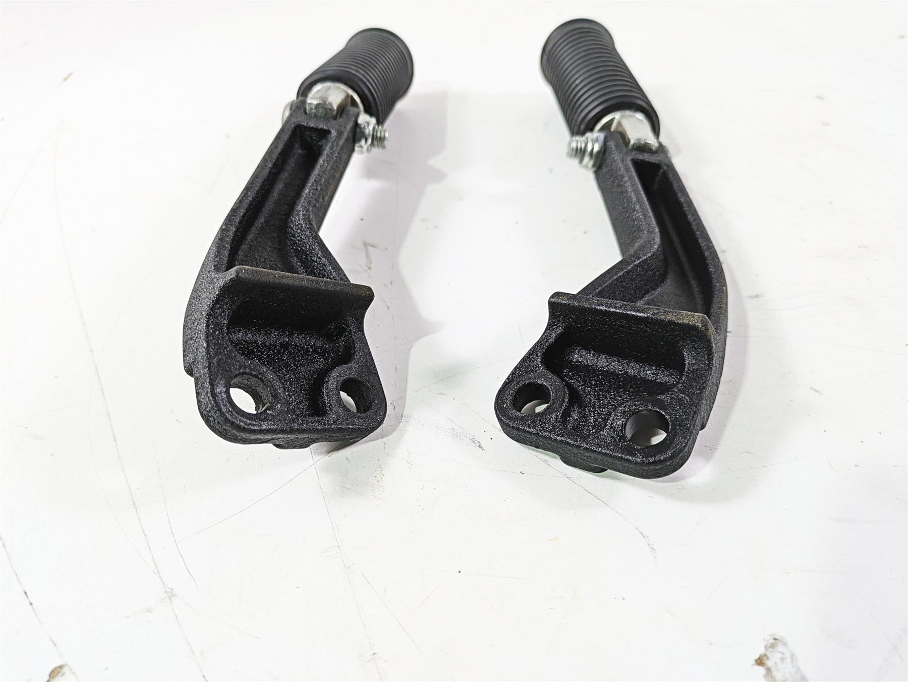 2015 Harley FXDL Dyna Low Rider Rear Passenger Footpeg Rest 49230-06 49224-06A {{ shop.shopifyCountryName }} - Mototech271
