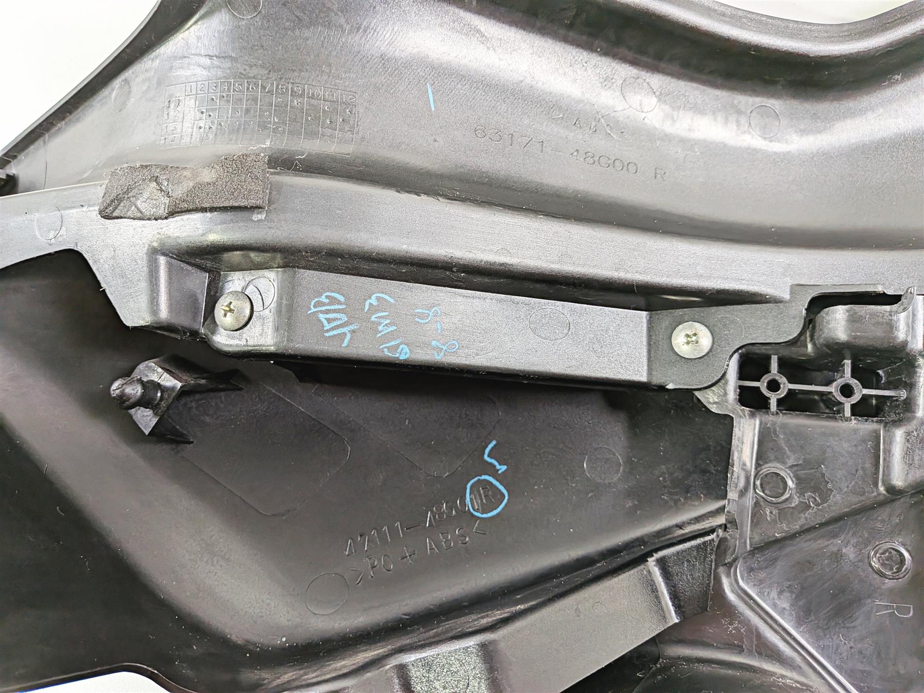 2014 Suzuki M109R VZR1800 Boulevard Side Cover Fairing Set 63171-48G51 {{ shop.shopifyCountryName }} - Mototech271