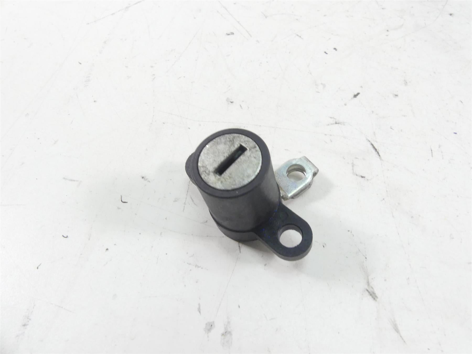 2008 Yamaha FZ1 Fazer Ignition Switch Seat Fuel Gas Cap Key Lock 3C3-82501-10-00 {{ shop.shopifyCountryName }} - Mototech271
