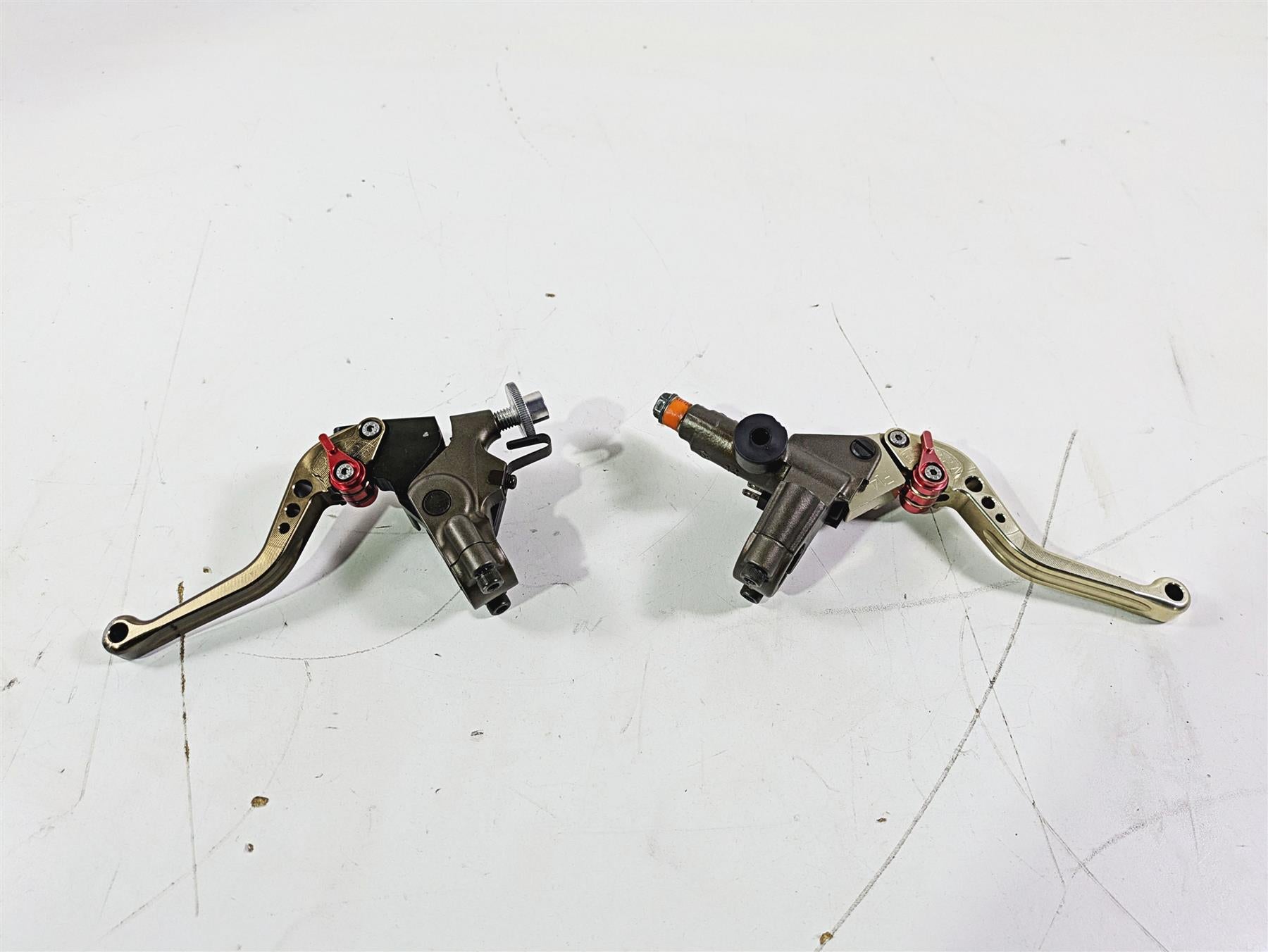 2005 Kawasaki ZX1000 ZX10R Ninja Clutch Perch & Master Cylinder -Read 43015-0031 {{ shop.shopifyCountryName }} - Mototech271