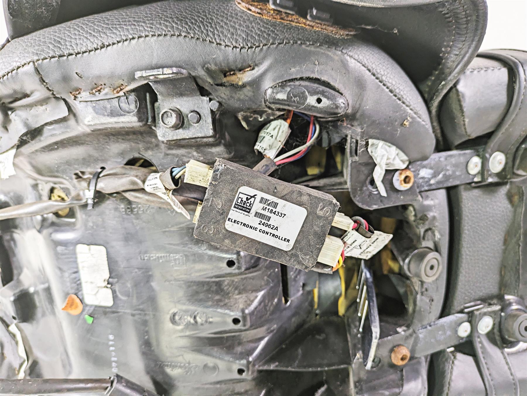2018 Indian Chieftain Dark Horse Heated Seat Studded Crocodile Tip 2686580 {{ shop.shopifyCountryName }} - Mototech271