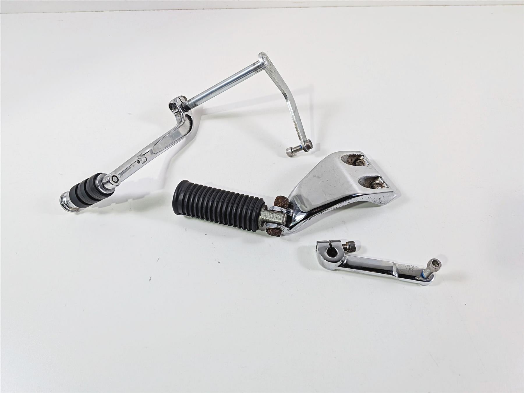 2014 Harley FXDL Dyna Low Rider Left Rider Mid Footpeg & Shifter 50500279 {{ shop.shopifyCountryName }} - Mototech271