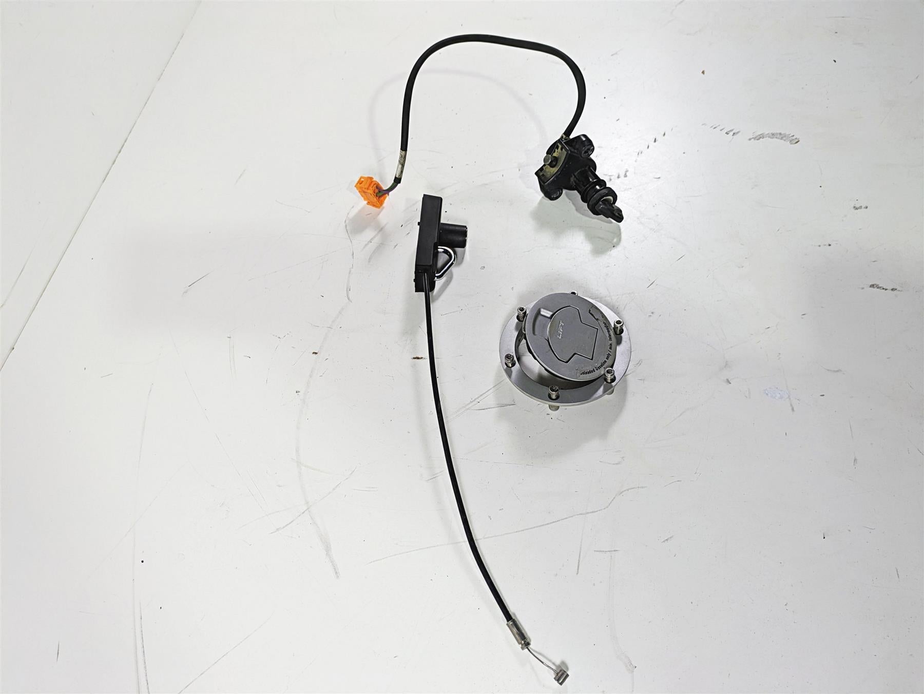 2004 BMW R1150GS R21 Ignition Switch Key Lock Set 51252313183 {{ shop.shopifyCountryName }} - Mototech271
