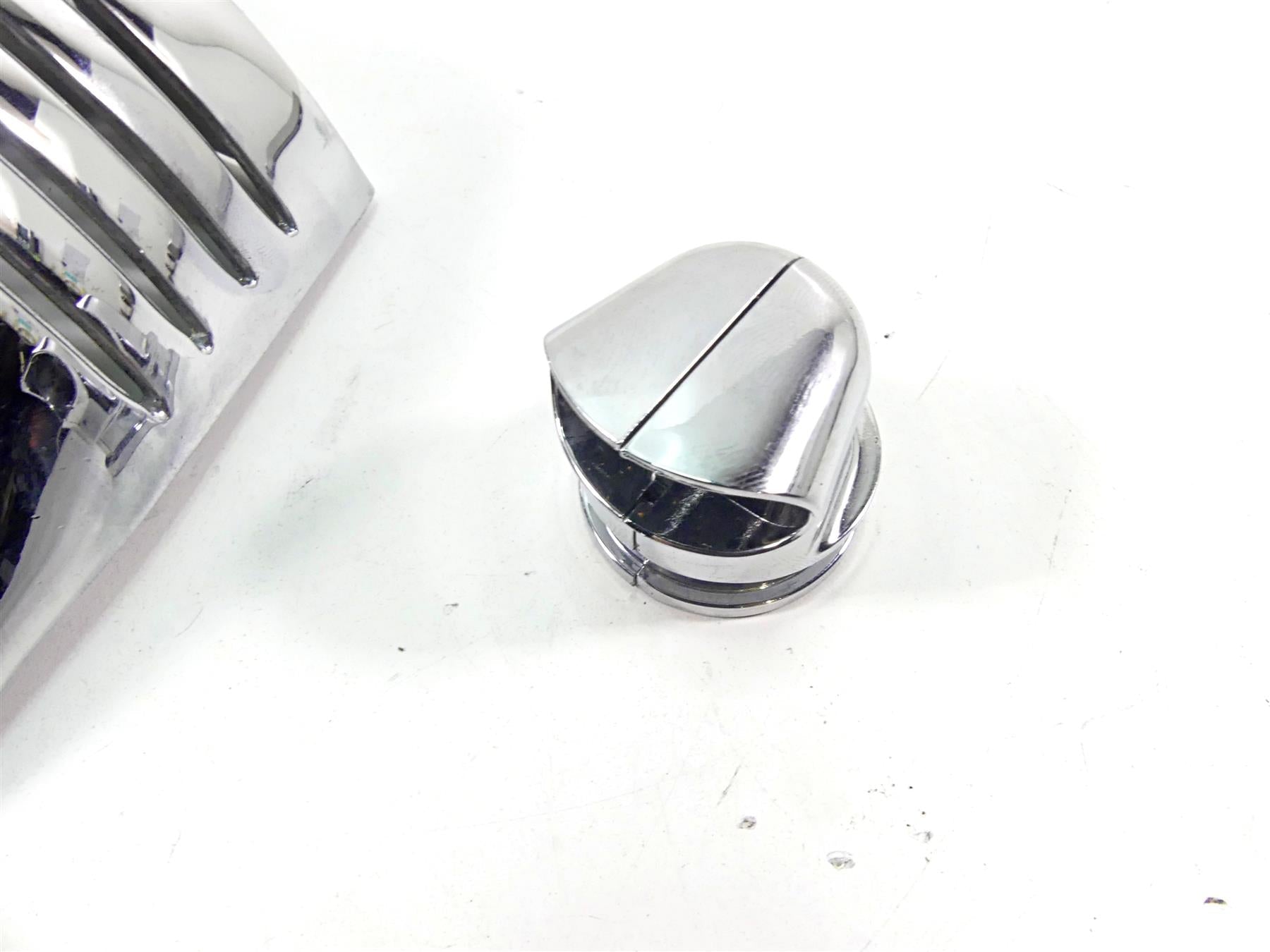 2007 Harley Touring FLHRSE CVO Road King Kuryakyn Chrome V Horn Cover 8128 {{ shop.shopifyCountryName }} - Mototech271
