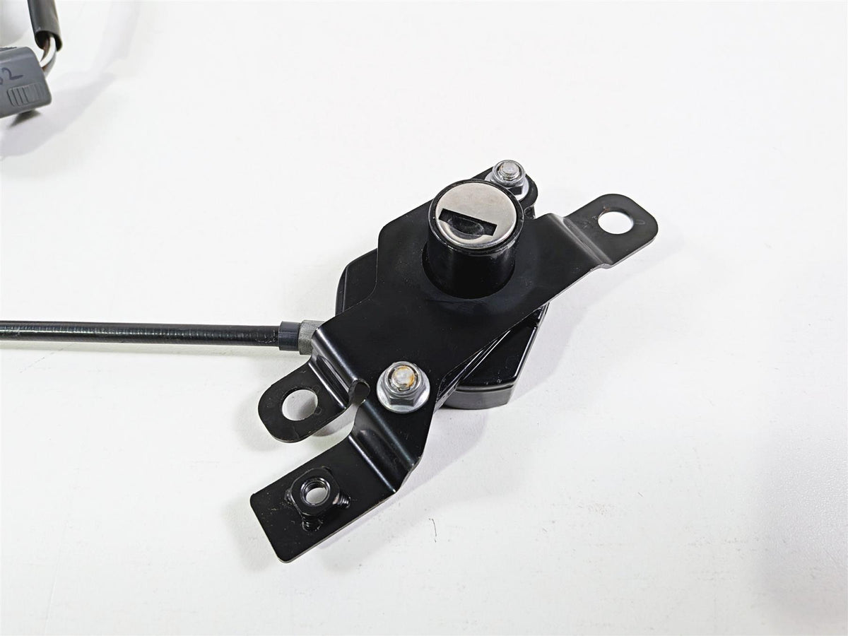2022 Triumph Tiger 900 GT Pro Ignition SwitchKey Lock Set T2501977 {{ shop.shopifyCountryName }} - Mototech271