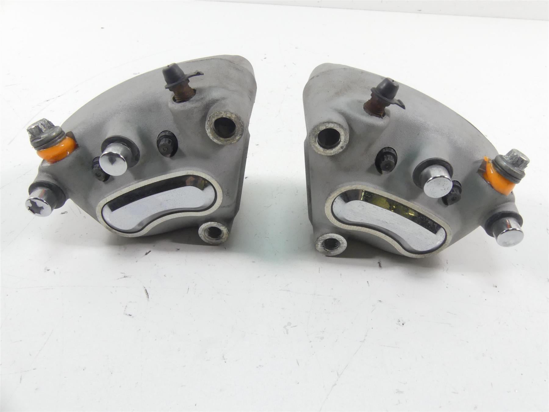 2005 Harley Touring CVO FLHTC SE Electra Glide Front Brake Caliper Set 44381-99 {{ shop.shopifyCountryName }} - Mototech271