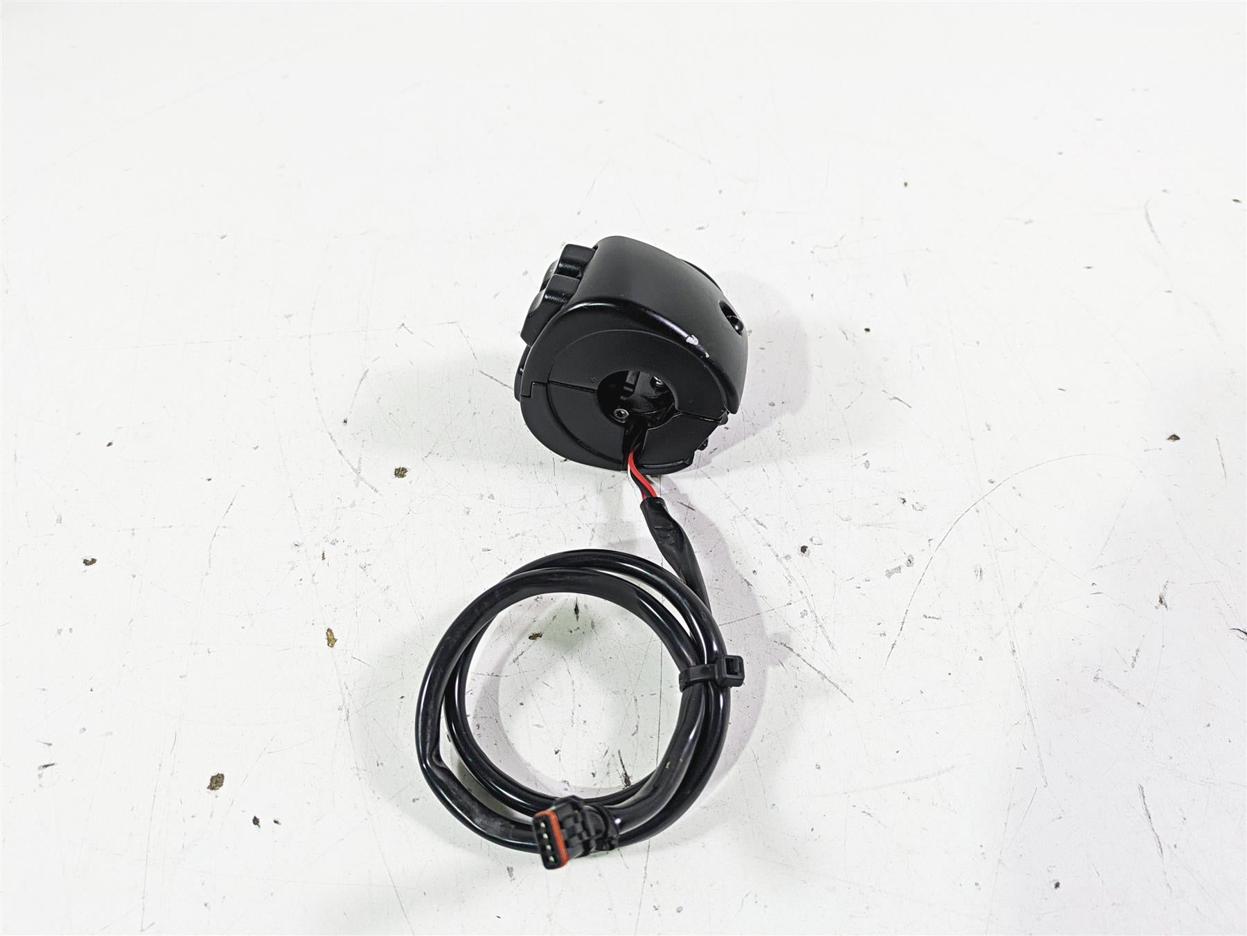 2021 Harley Softail FLSL Slim Left Hand Control Switch 71500292 {{ shop.shopifyCountryName }} - Mototech271