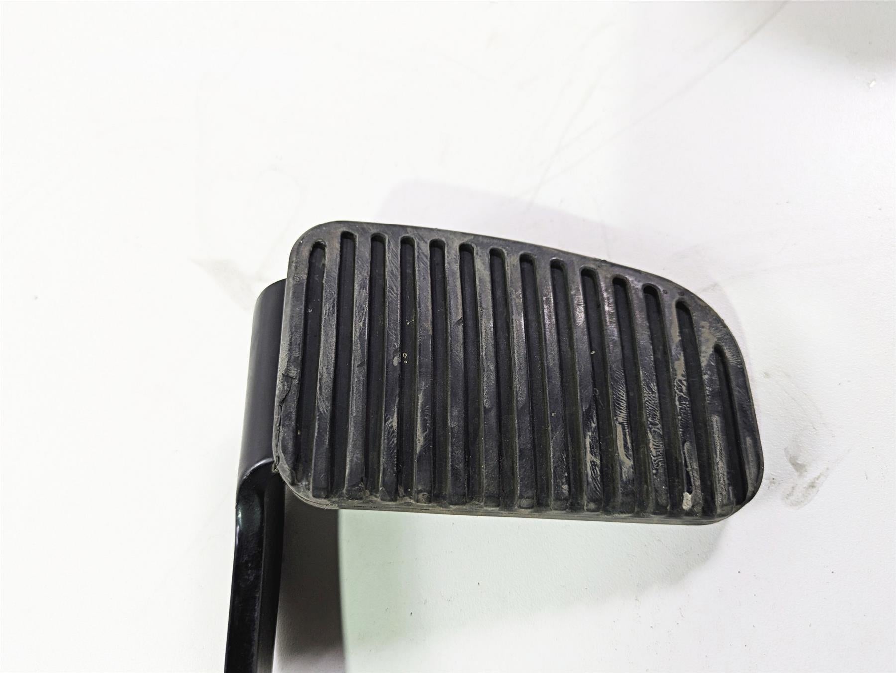 2018 Harley FLHCS Softail Heritage 115th Right Floorboard & Brake Pedal 50500630 {{ shop.shopifyCountryName }} - Mototech271