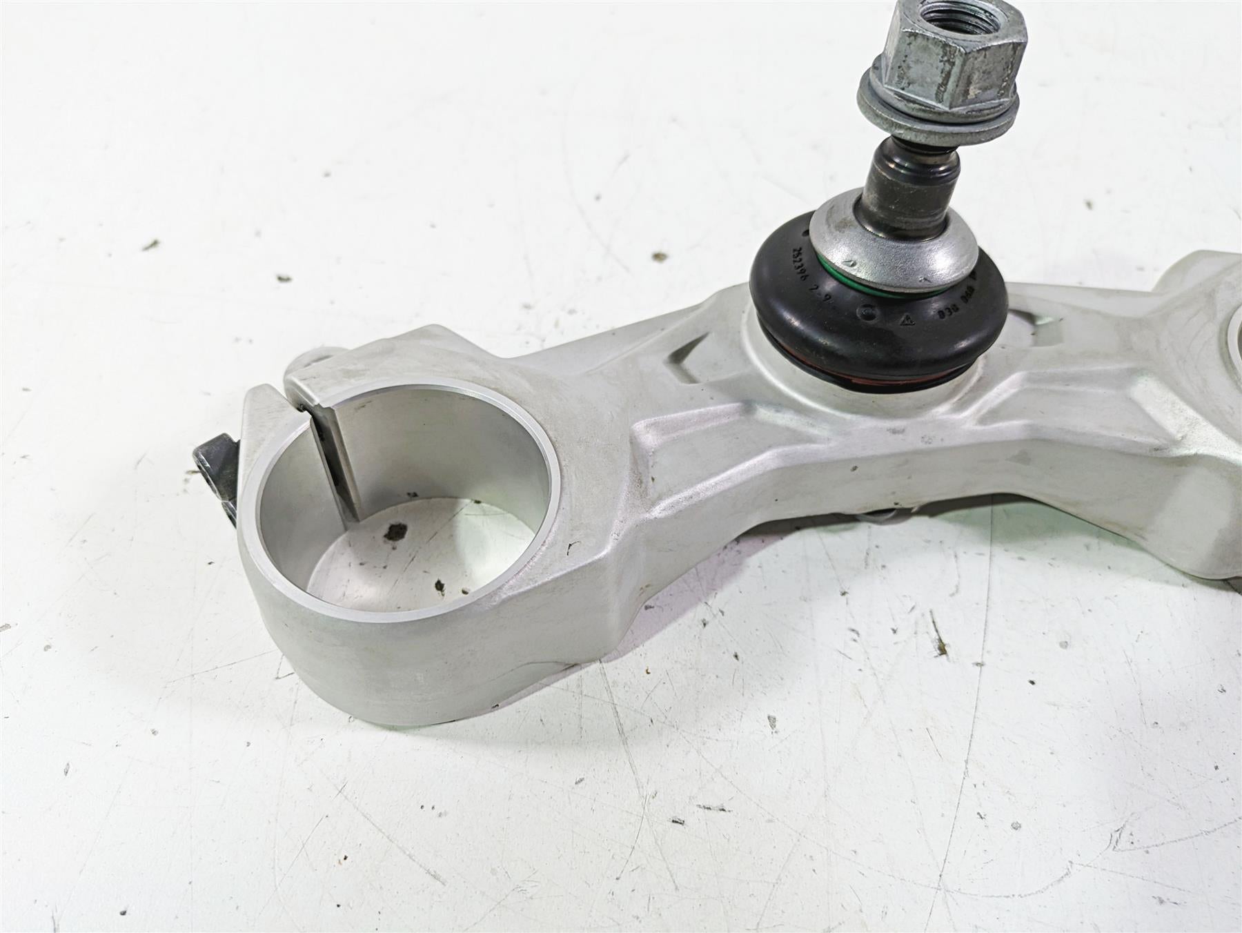 2014 BMW R1200 RT RTW K52 Lower Triple Tree Steering Clamp 31428549492 {{ shop.shopifyCountryName }} - Mototech271