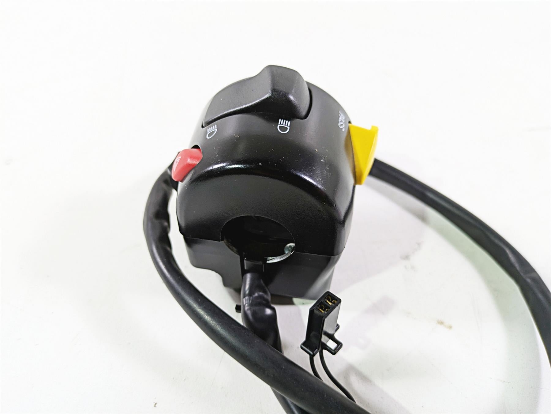 2016 Suzuki M109R VZR1800 Boulevard Left Hand Control Switch 37400-48GB0 {{ shop.shopifyCountryName }} - Mototech271