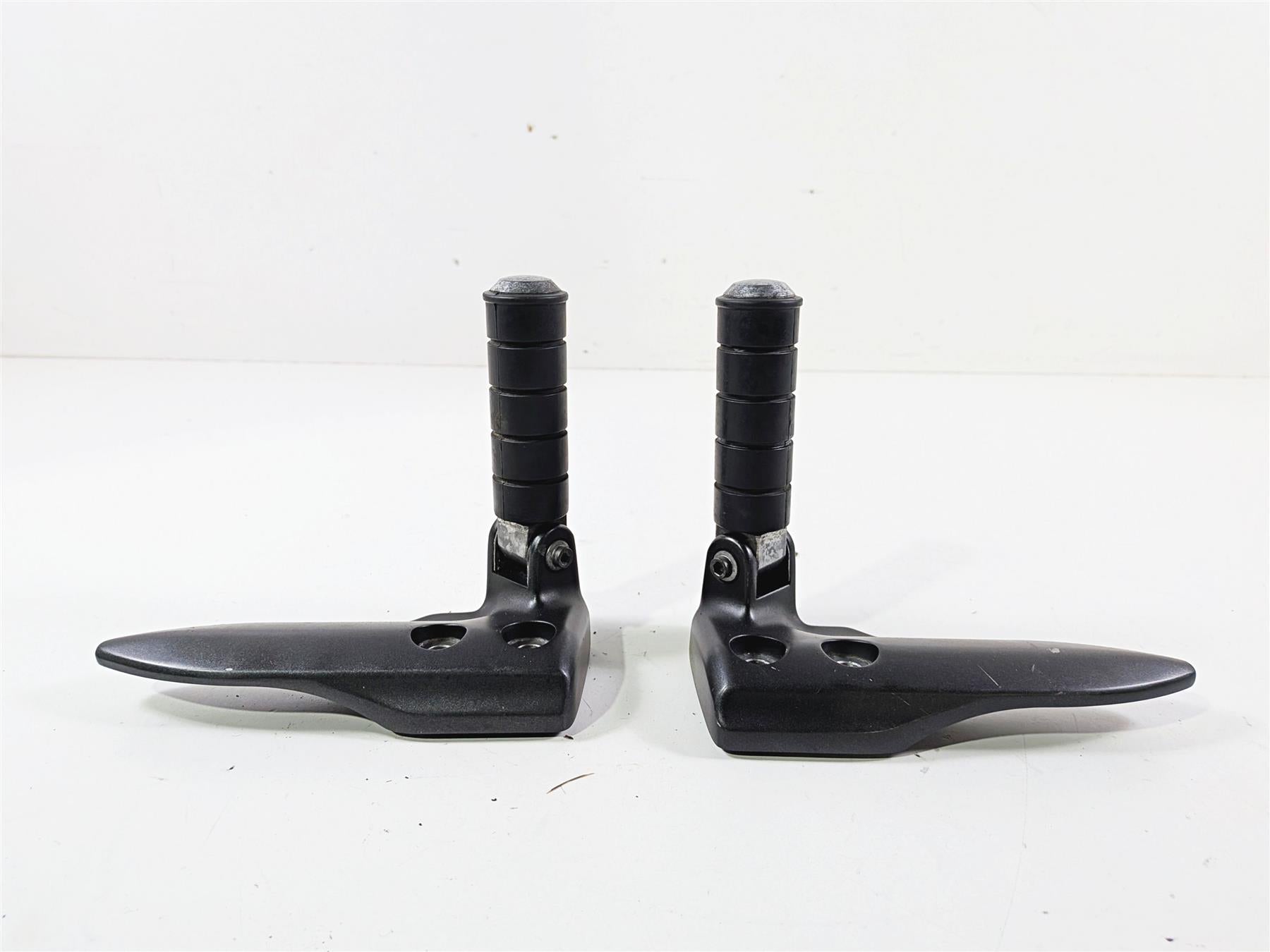 2008 Yamaha XV1900 Roadliner S Rear Passenger Footpeg Set 1D7-27430-00-00 {{ shop.shopifyCountryName }} - Mototech271