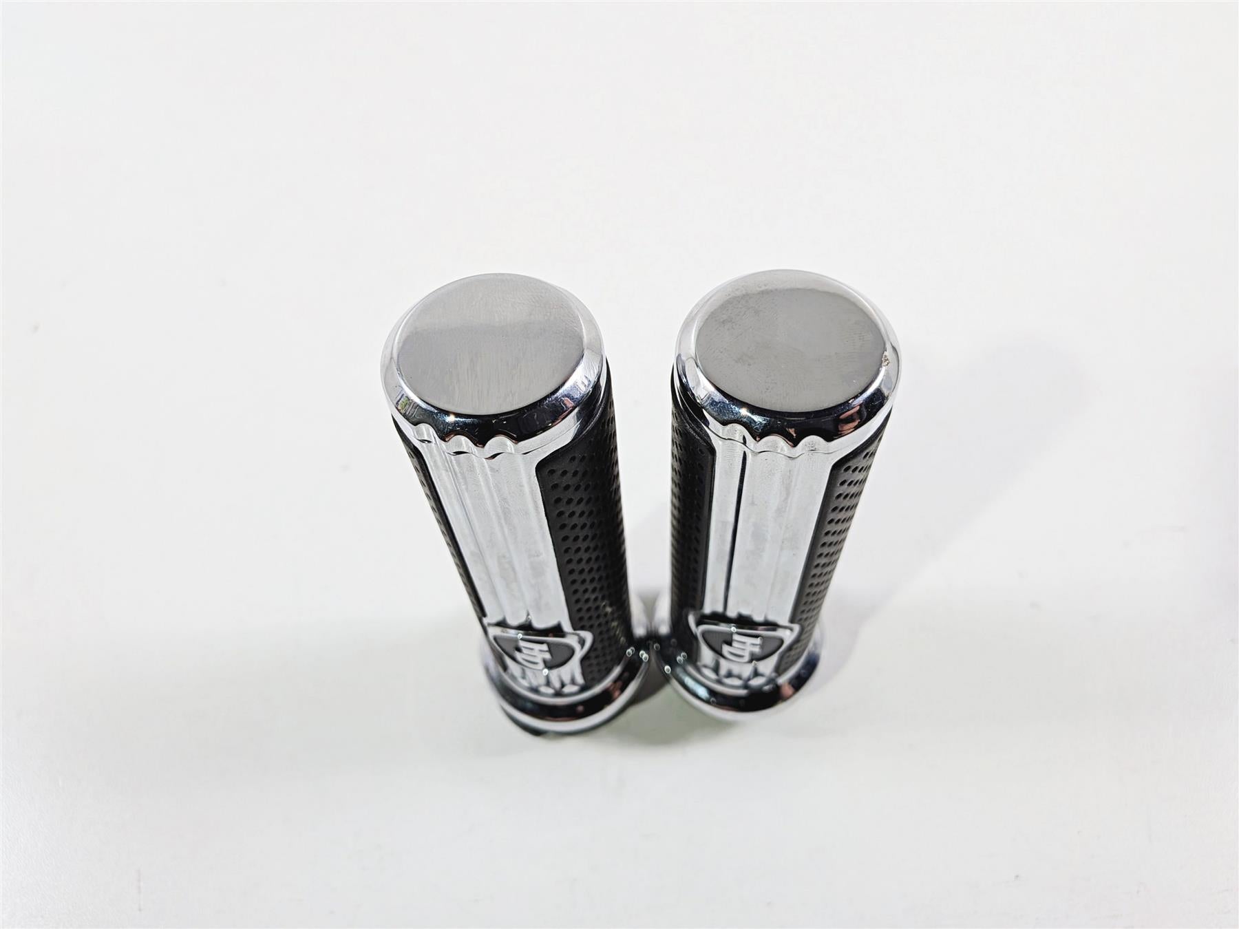 2017 Harley Touring FLHXS Street Glide Defiance Chrome Rubber Hand Grips 56100158 {{ shop.shopifyCountryName }} - Mototech271