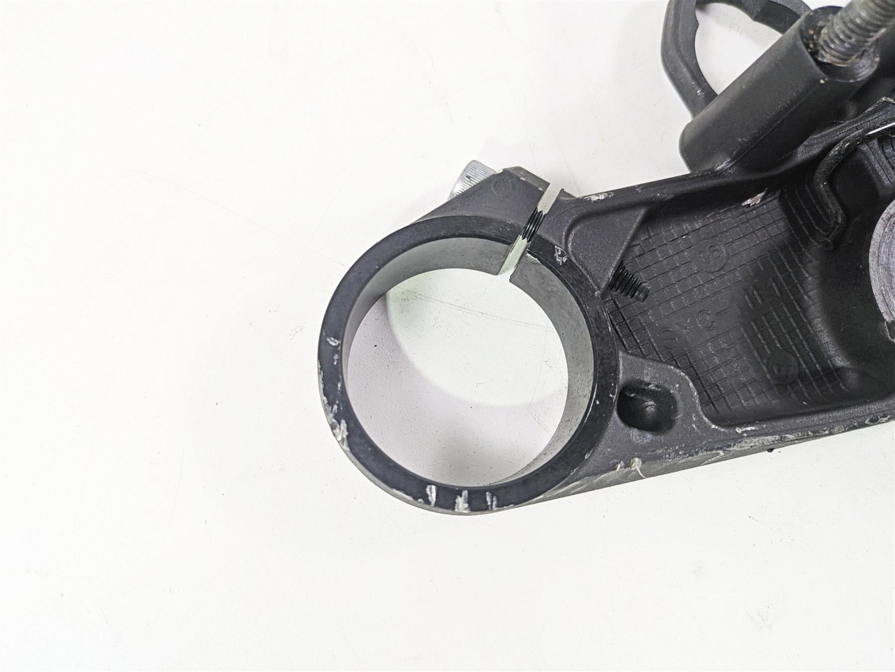 2006 Suzuki GSXR1000 K6 Upper Triple Tree Steering Clamp 51410-41G00 {{ shop.shopifyCountryName }} - Mototech271