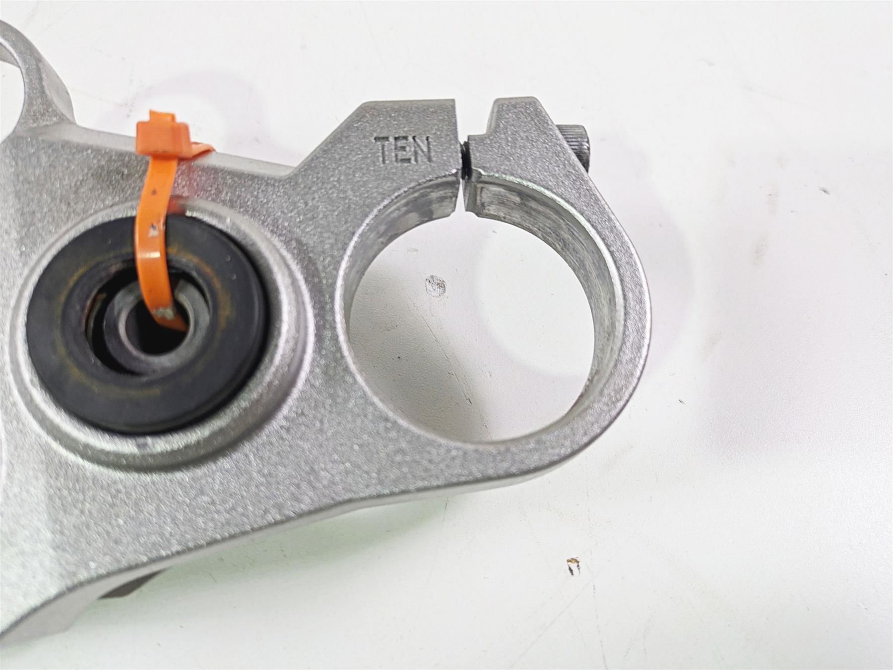 2009 Yamaha FZ1 FZS10 Fazer Upper Triple Tree Clamp 50mm 2D1-23405-11-00 {{ shop.shopifyCountryName }} - Mototech271