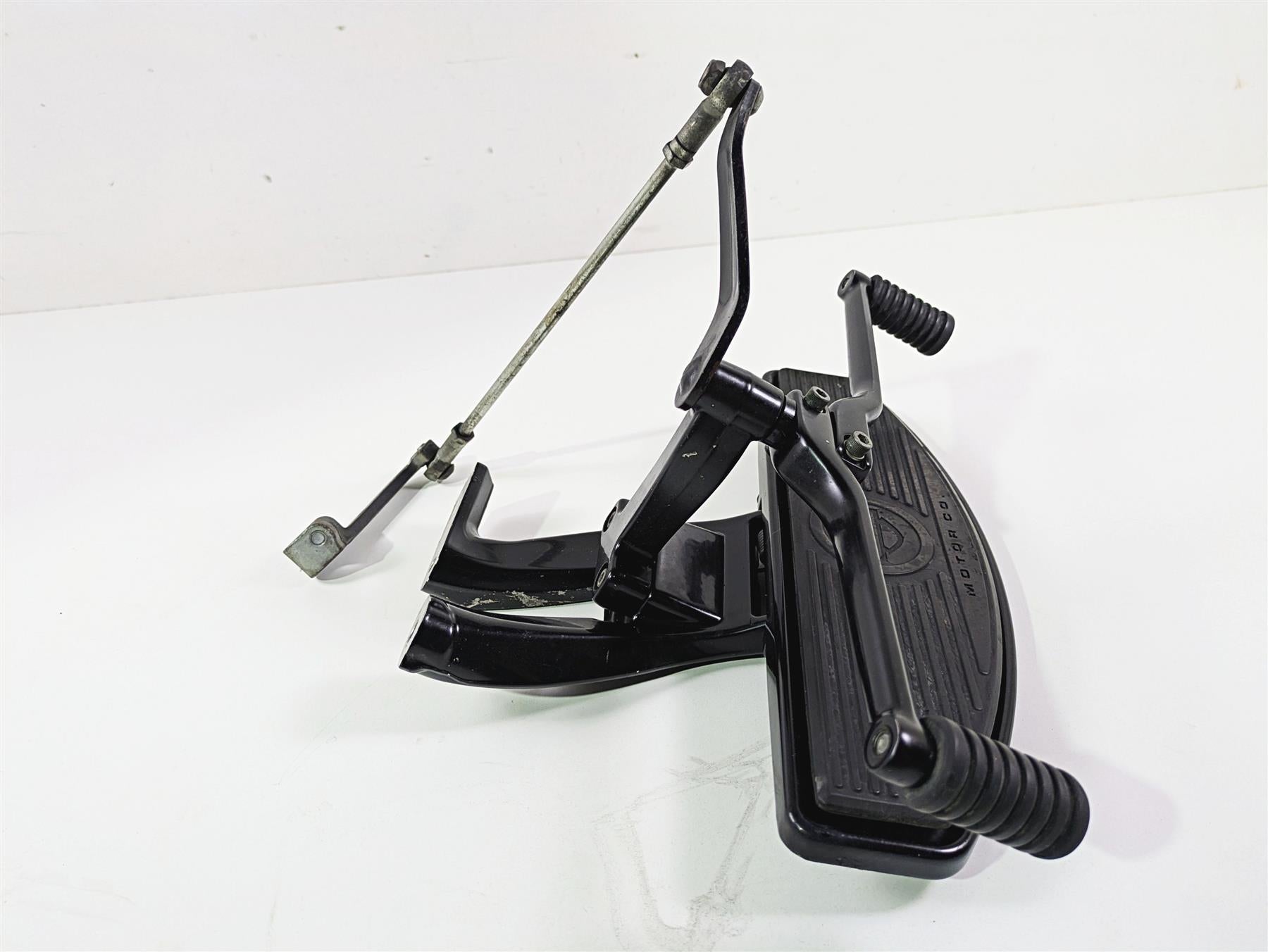 2018 Harley FLHCS Softail Heritage 115th Left Floorboard & Shift Lever 50501087 {{ shop.shopifyCountryName }} - Mototech271