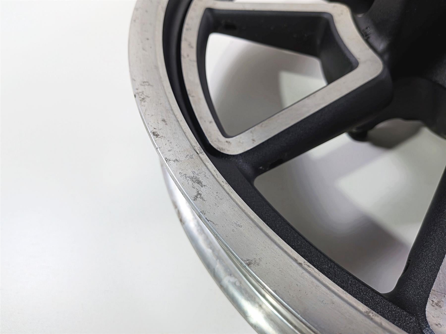 2014 Harley FXDL Dyna Low Rider Straight 19x2.5 Front Wheel Rim 43300280 {{ shop.shopifyCountryName }} - Mototech271