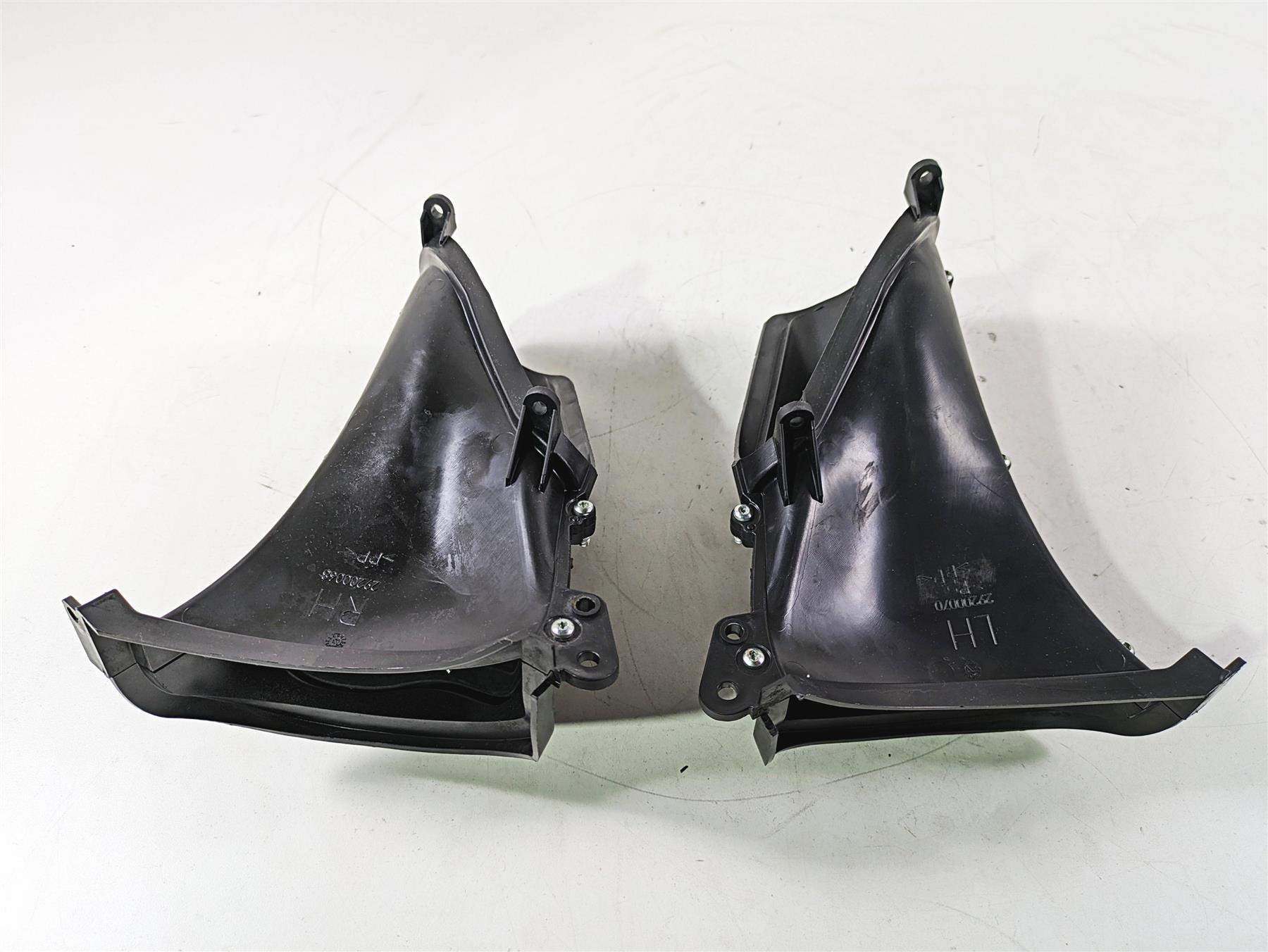 2017 Harley Touring FLTRXS Road Glide Front Air Inlet Duct Set 29200072 {{ shop.shopifyCountryName }} - Mototech271
