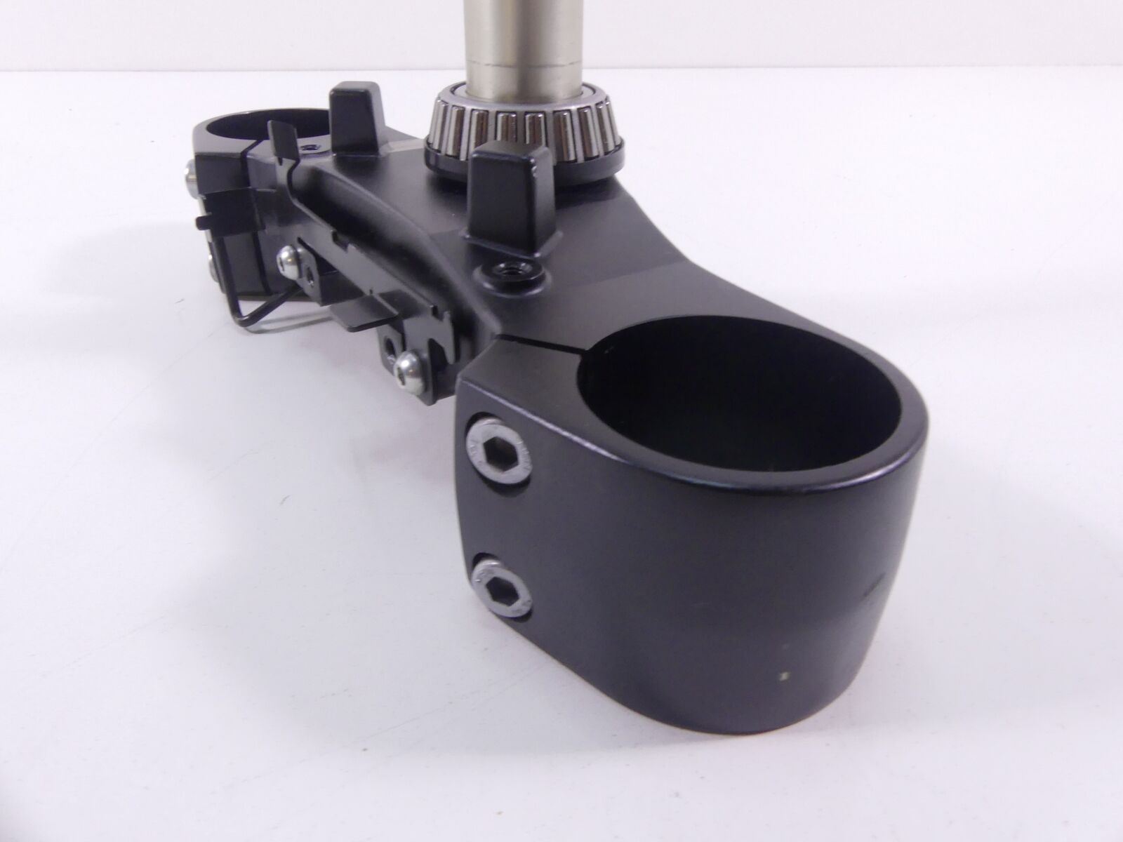 2019 Yamaha VMX17 V-Max 1700 Lower Triple Tree Steering Yoke 2CE-23340-00-00 {{ shop.shopifyCountryName }} - Mototech271