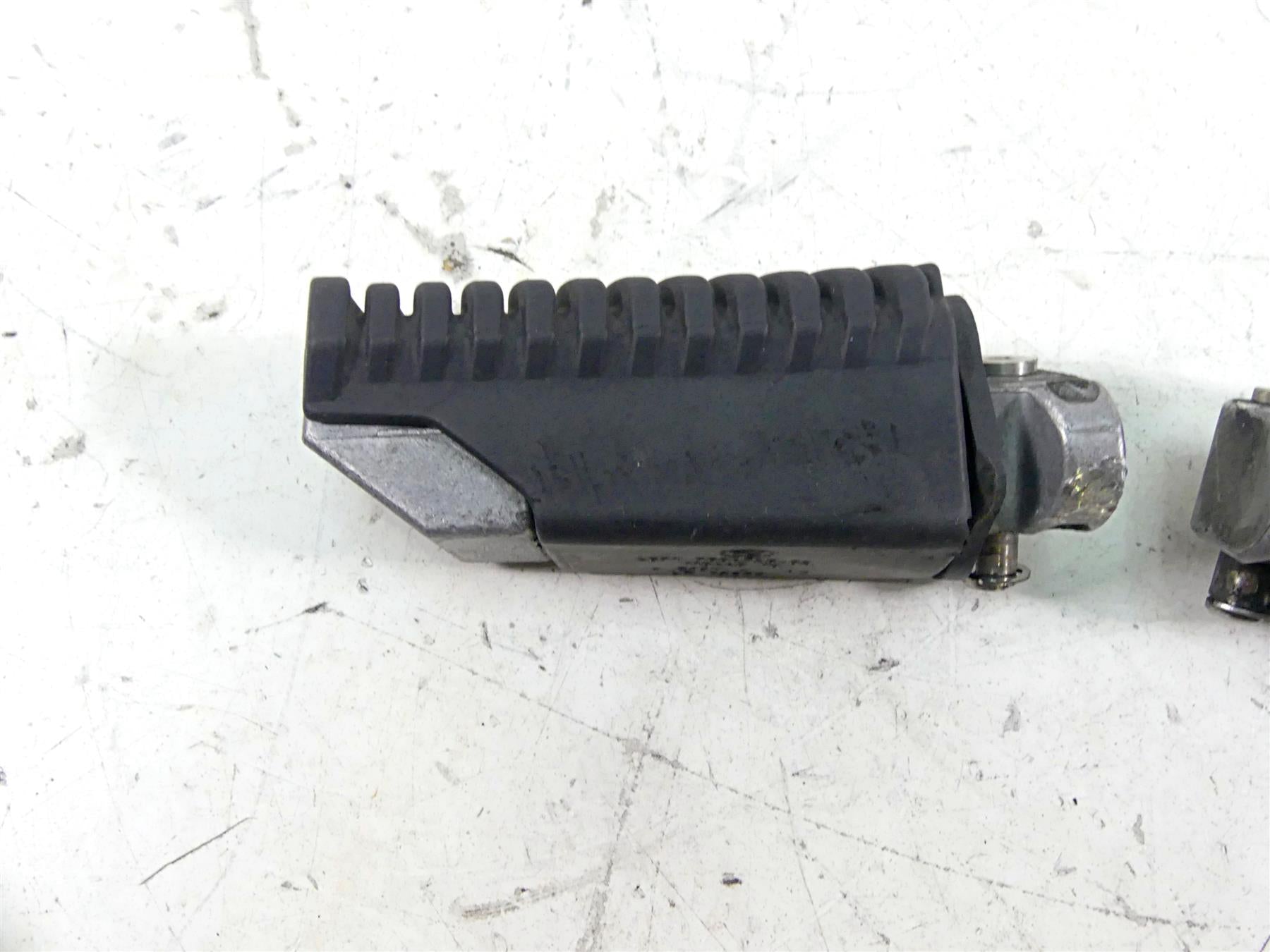 2009 BMW R1200 GS K25 Rear Footpeg Foot Rest Set 46712310403 46712310404 {{ shop.shopifyCountryName }} - Mototech271