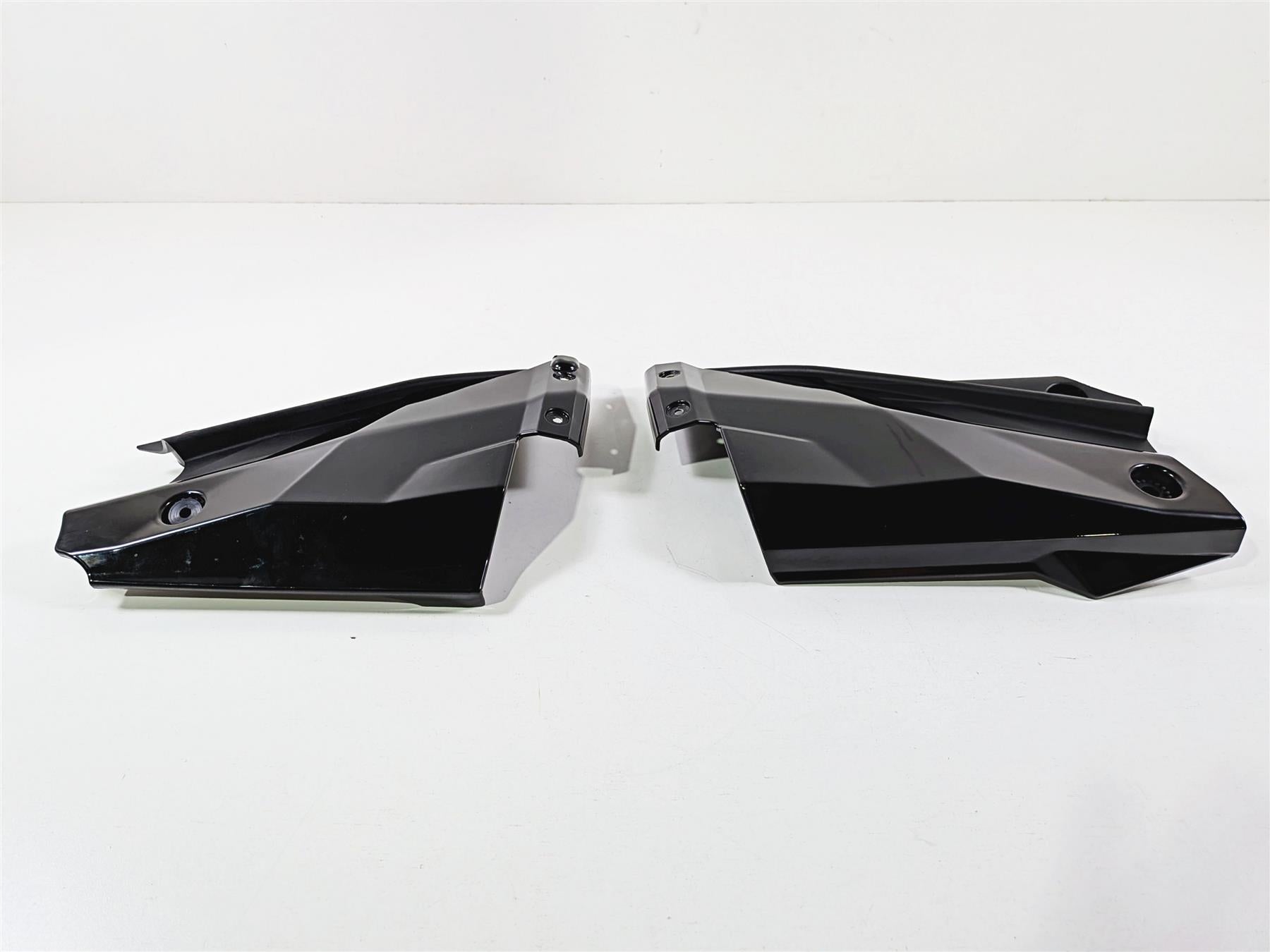 2011 Ducati Streetfighter 1098 S Radiator Cover Fairing Set 48022801A 48022811A {{ shop.shopifyCountryName }} - Mototech271