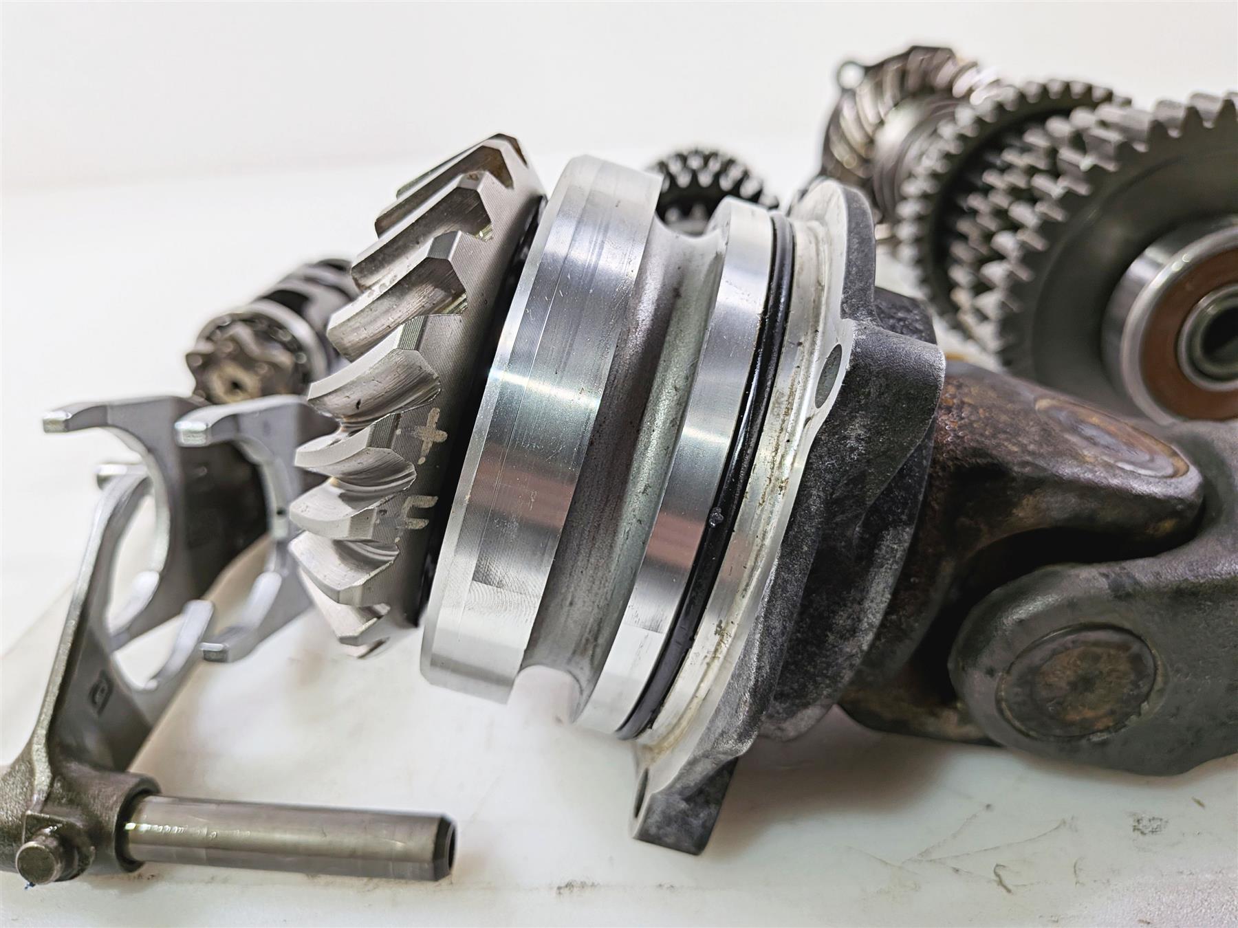 2009 Yamaha VMX17 V-Max 1700 Transmission & Middle Gear Set 2S3-Y1754-00 {{ shop.shopifyCountryName }} - Mototech271