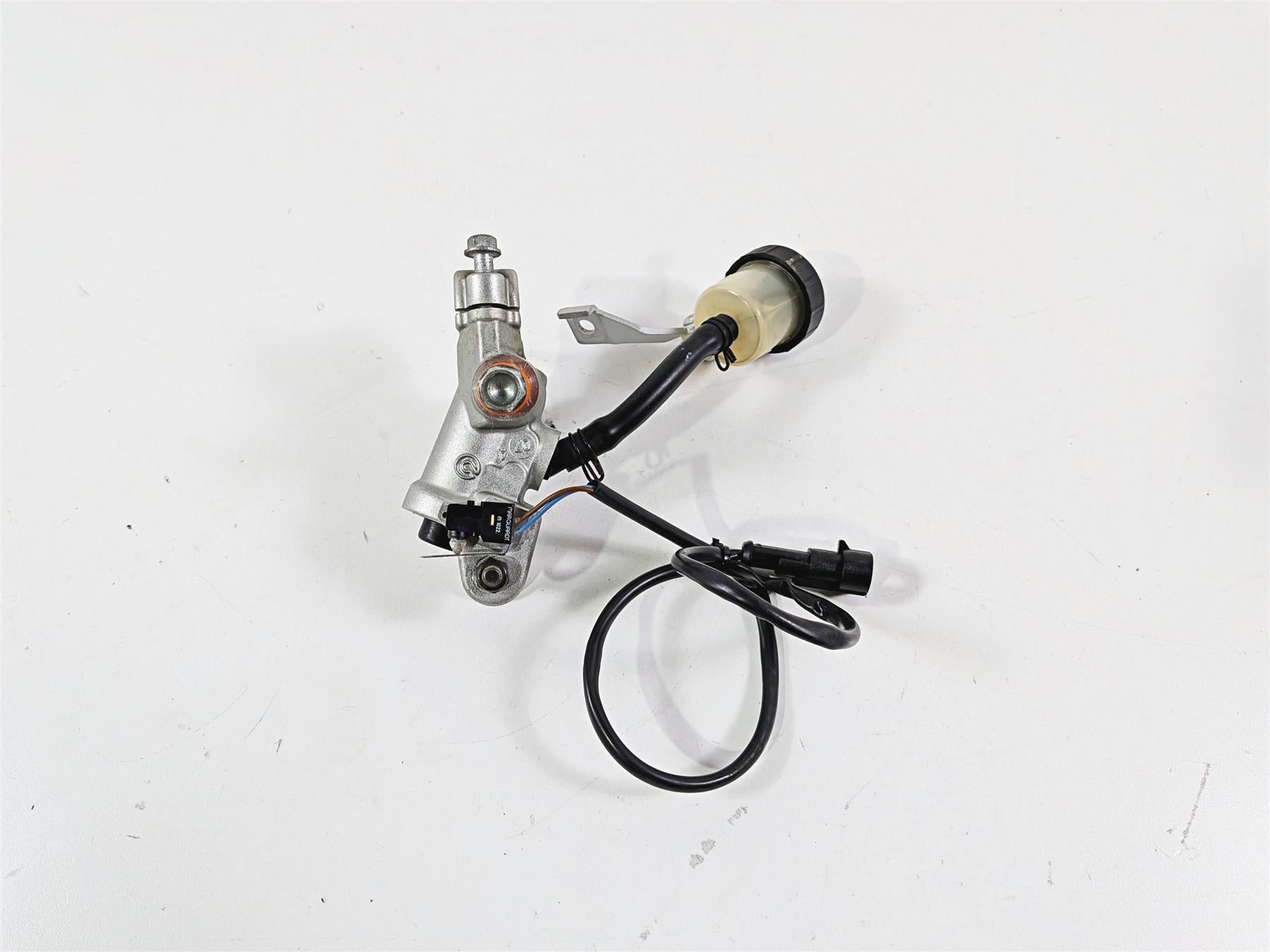 2008 Aprilia RSVR 1000 Factory Clutch Radial Master Cylinder Brembo AP8176193 {{ shop.shopifyCountryName }} - Mototech271