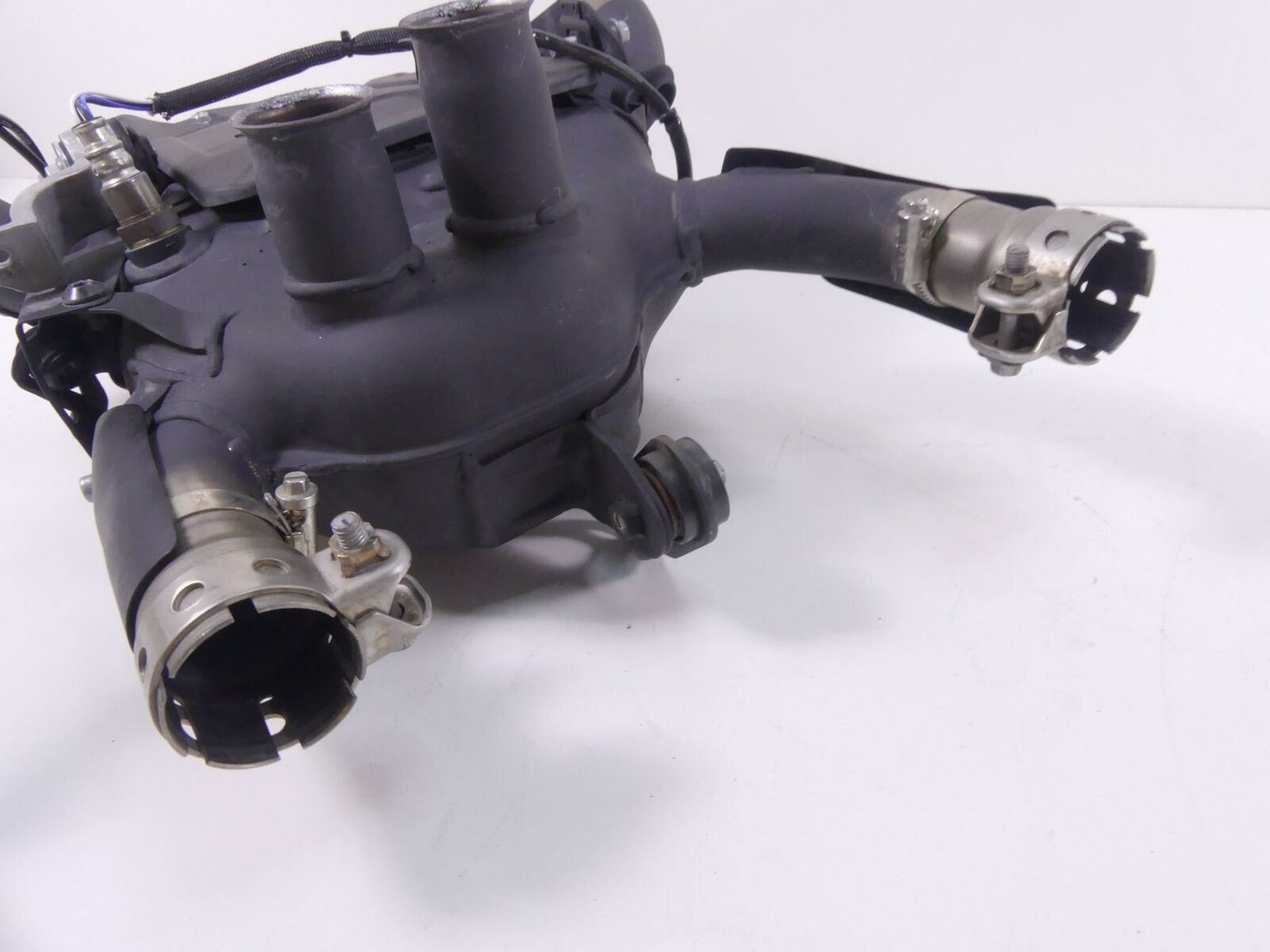 2019 Yamaha VMX17 V-Max 1700 Exhaust Chamber Header Manifold Pipe 2S3-14701-50-0 {{ shop.shopifyCountryName }} - Mototech271