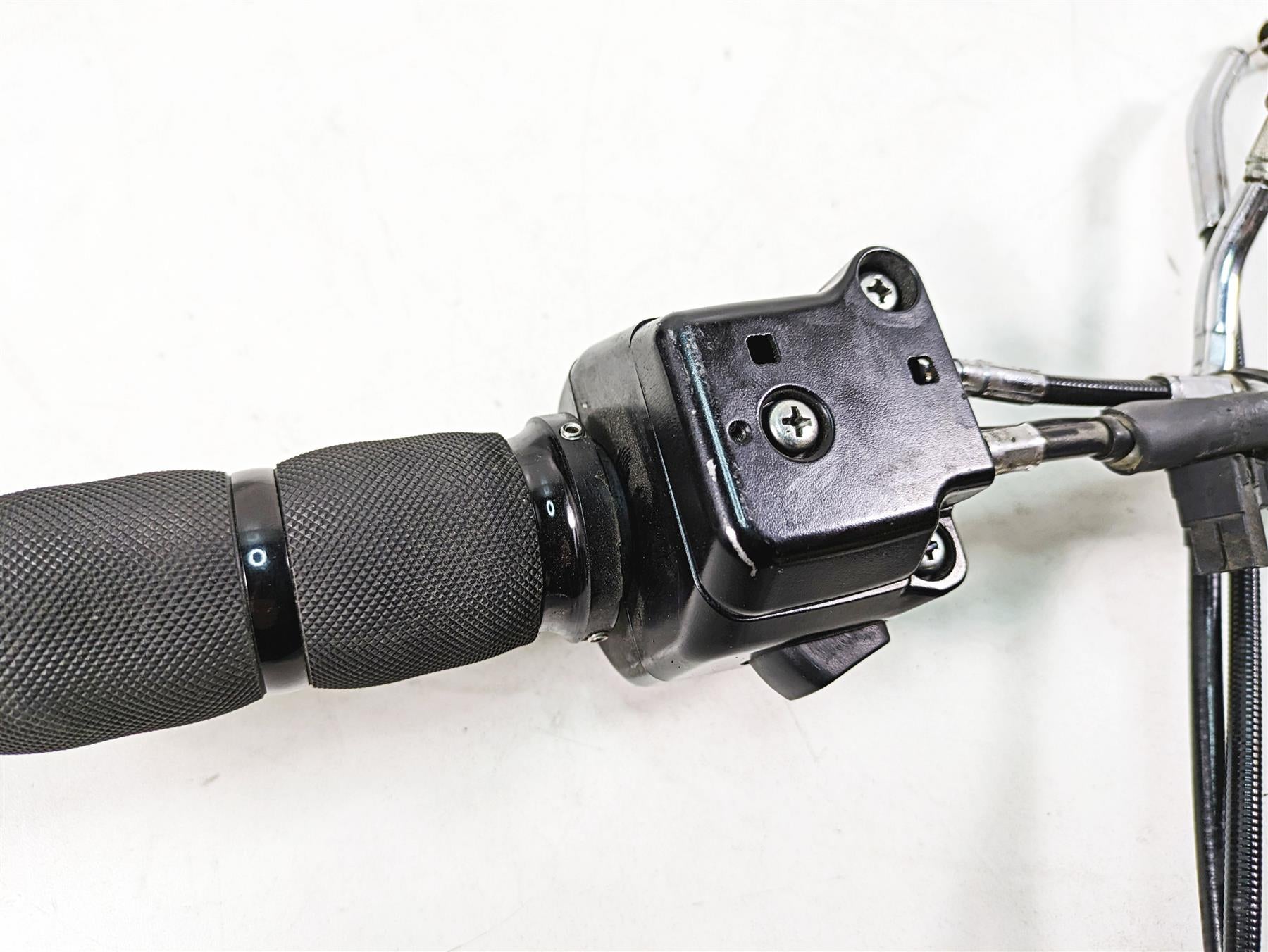 2016 Suzuki M109R VZR1800 Right Hand Start Stop Control Switch 37200-06J00 {{ shop.shopifyCountryName }} - Mototech271
