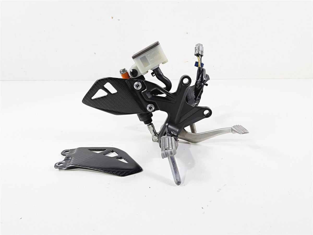 2022 Kawasaki ZX10R ZX1000 Ninja Right Foot Peg & Brake Pedal Master 35063-1522 {{ shop.shopifyCountryName }} - Mototech271
