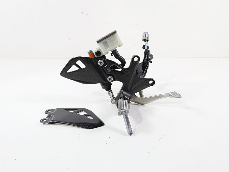 2022 Kawasaki ZX10R ZX1000 Ninja Right Foot Peg & Brake Pedal Master 35063-1522 {{ shop.shopifyCountryName }} - Mototech271
