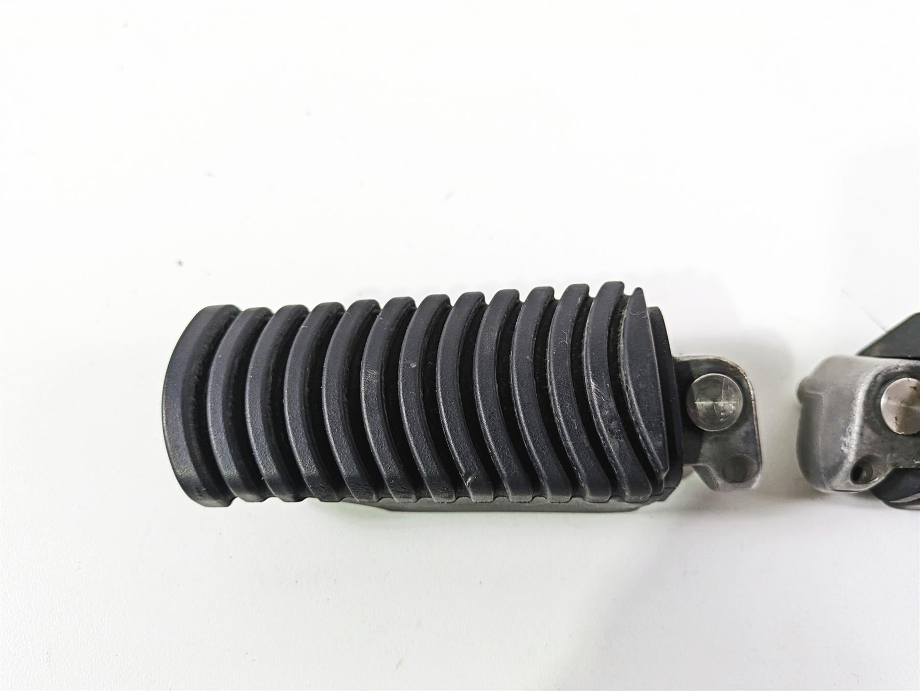 2006 BMW R1200GS K255 Adv Rear Passenger Footpeg Foot Peg Set - Read 46717664225 {{ shop.shopifyCountryName }} - Mototech271
