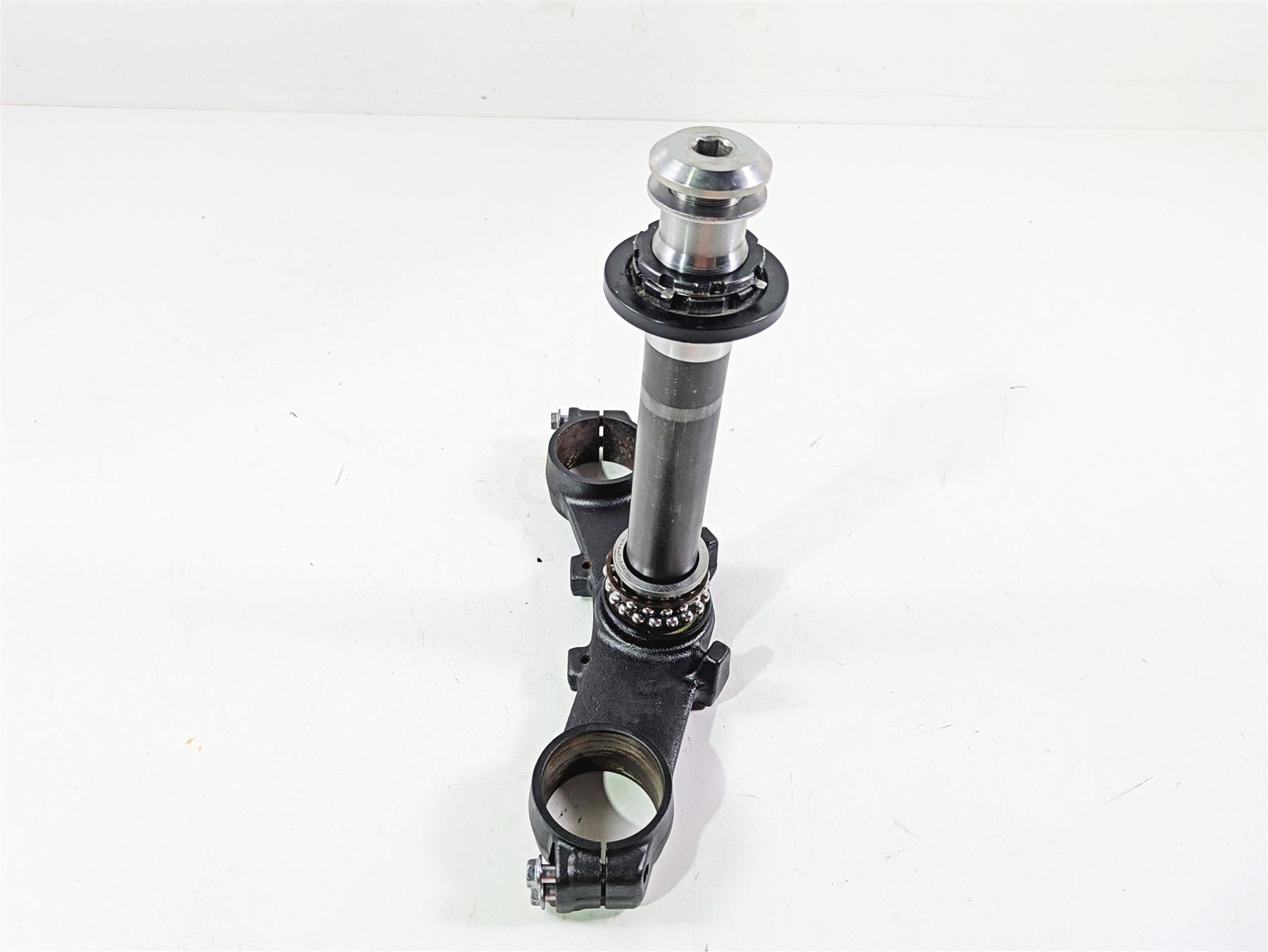 2020 Kawasaki Z900 ZR900 Lower Triple Tree Steering Clamp 44037-0167-18R {{ shop.shopifyCountryName }} - Mototech271