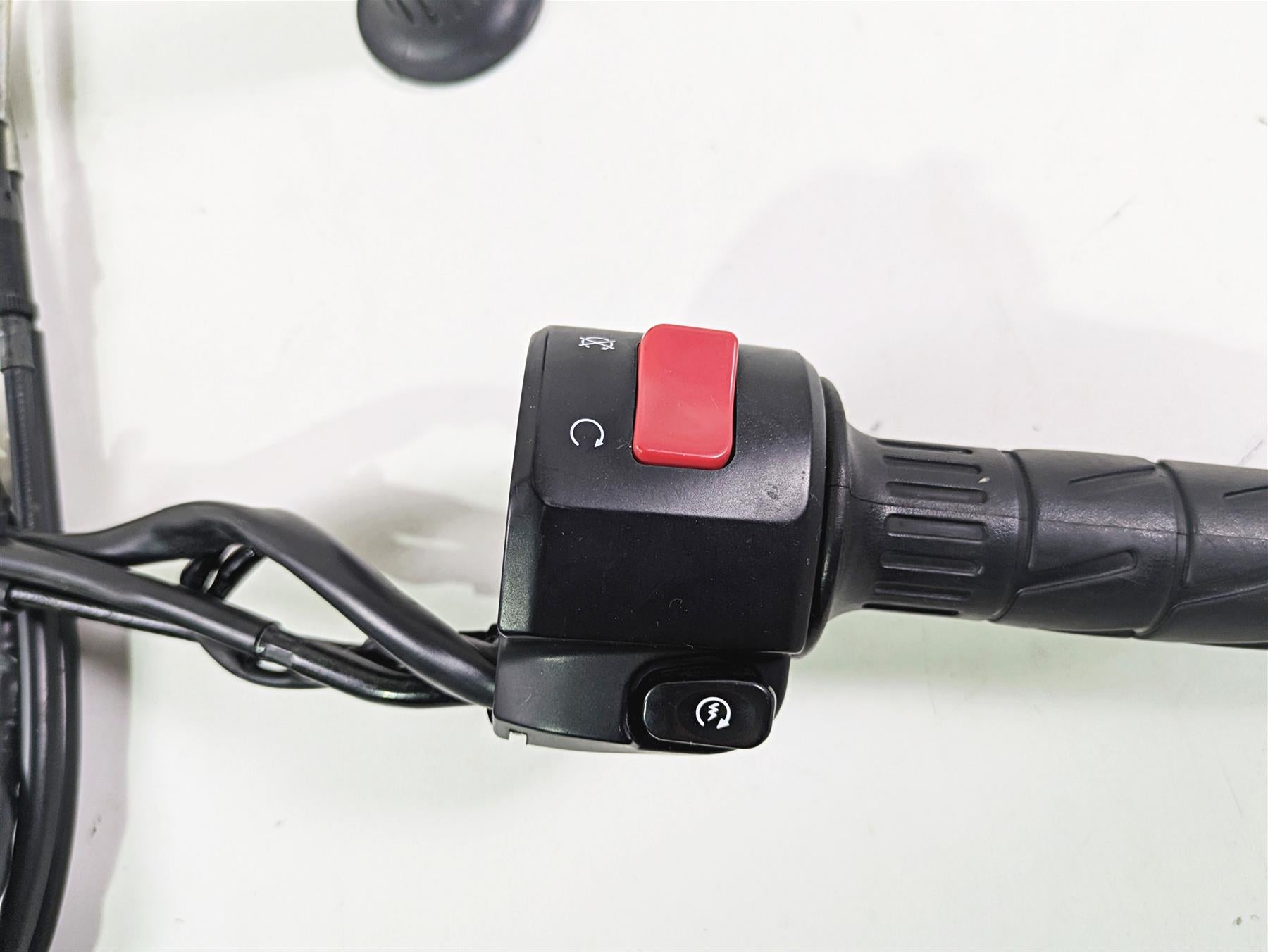 2020 Kawasaki Z900 ZR900 Right Hand Throttle Control Switch 46091-0500 {{ shop.shopifyCountryName }} - Mototech271