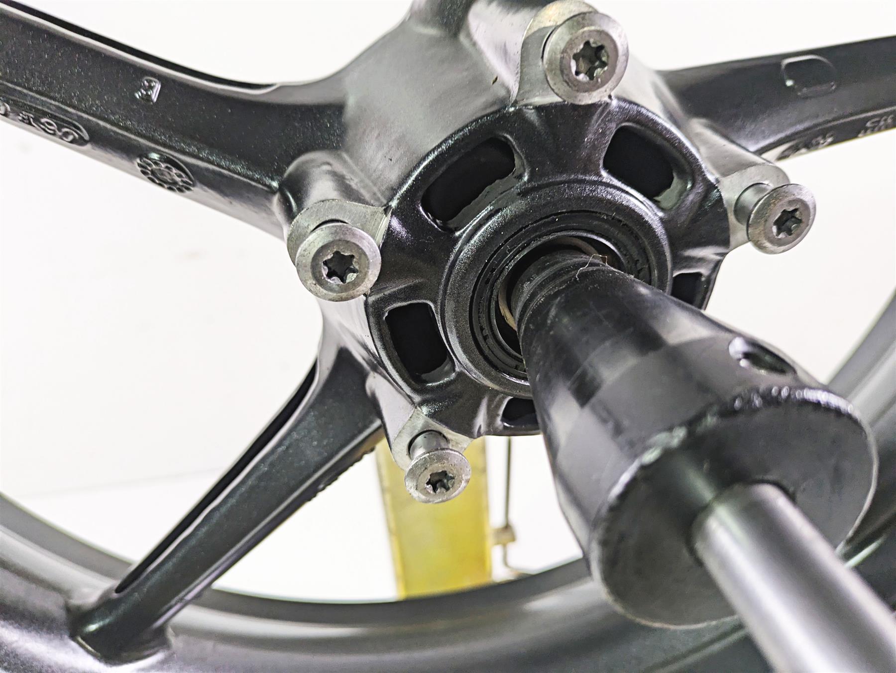 2012 Triumph Daytona 675 Straight 17x3.5 Front Wheel Rim Graphite T2000618 {{ shop.shopifyCountryName }} - Mototech271